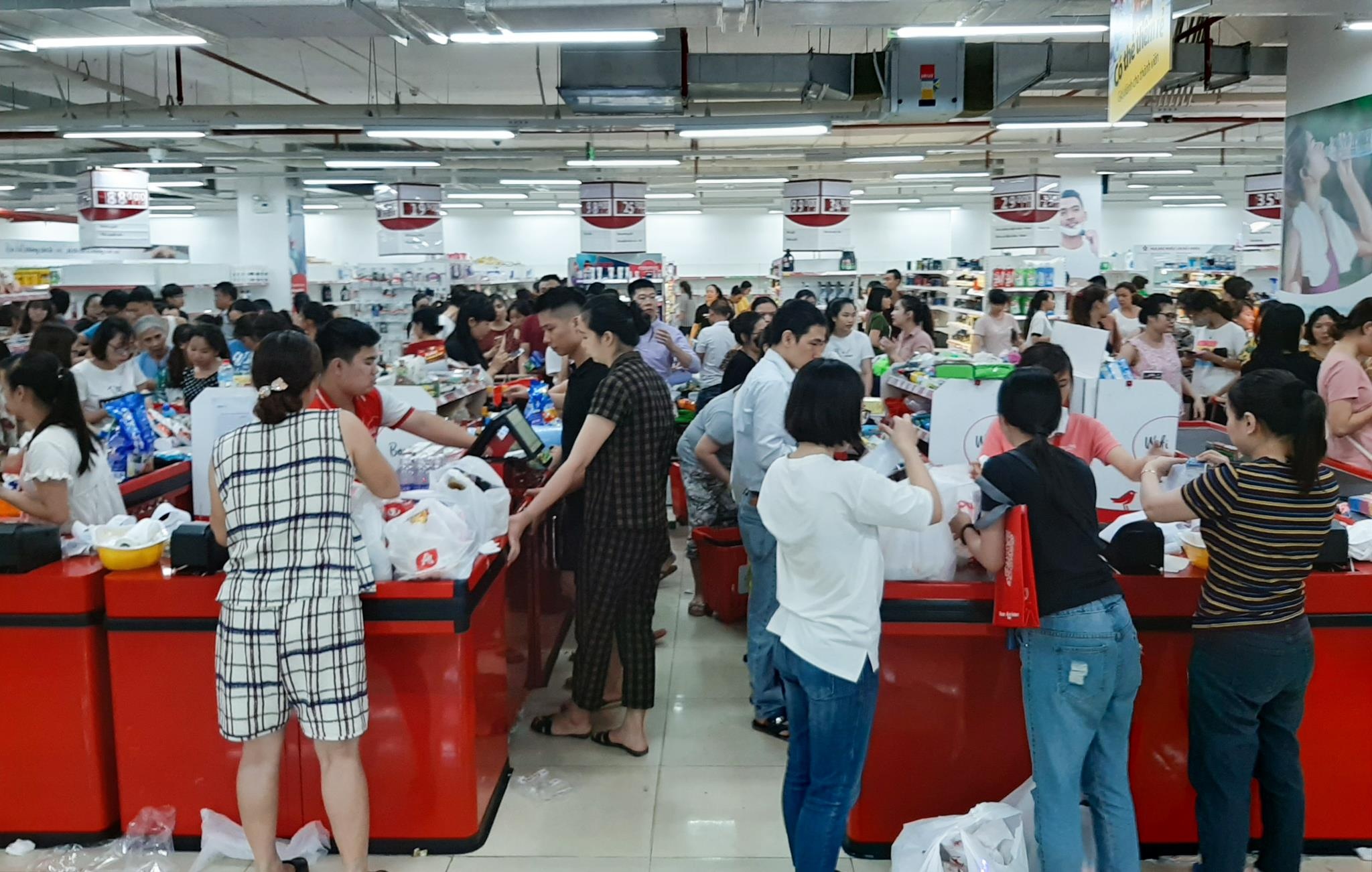 sieu thi Auchan dong cua anh 1