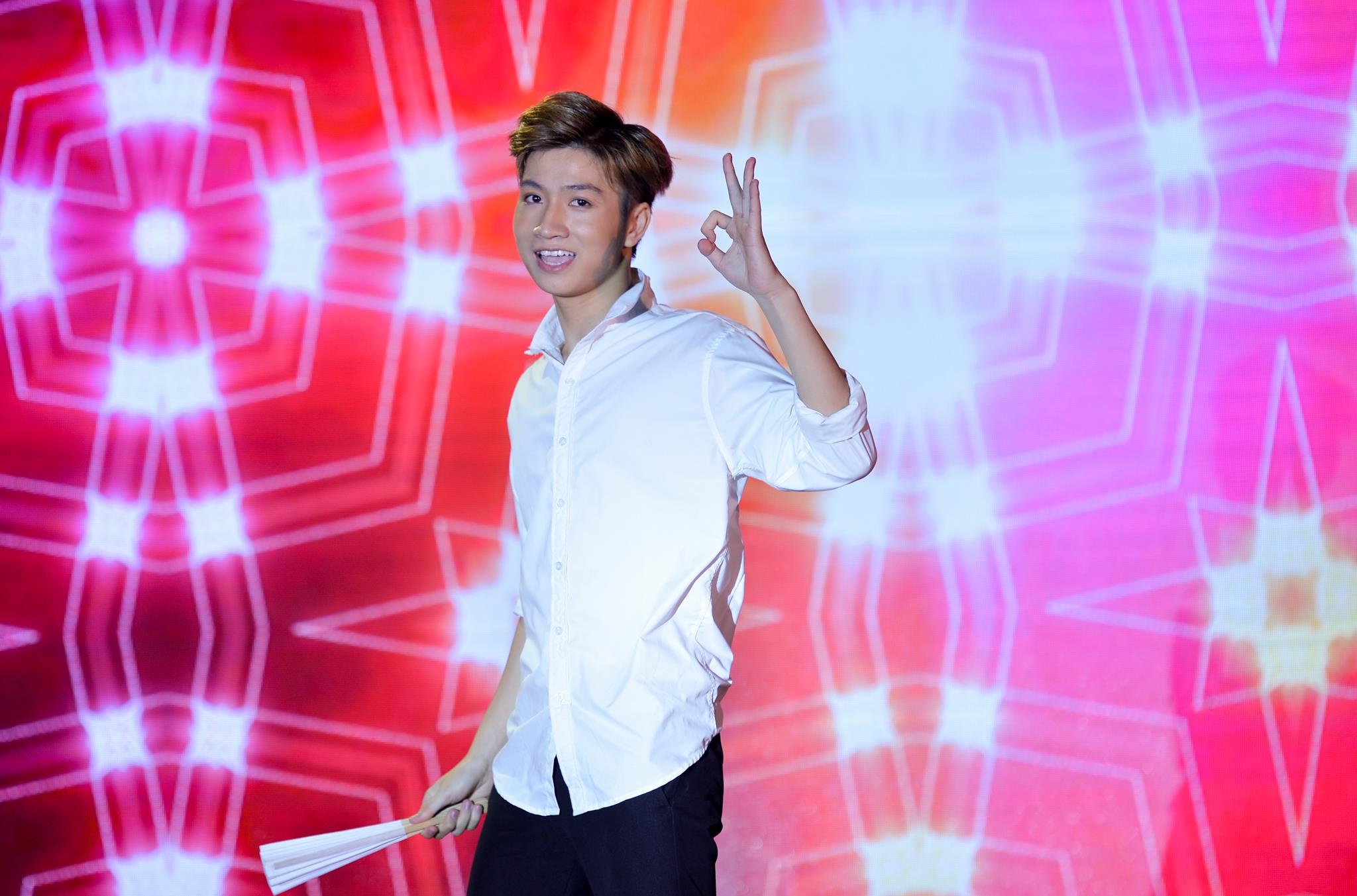 nam sinh ngan hang anh 3