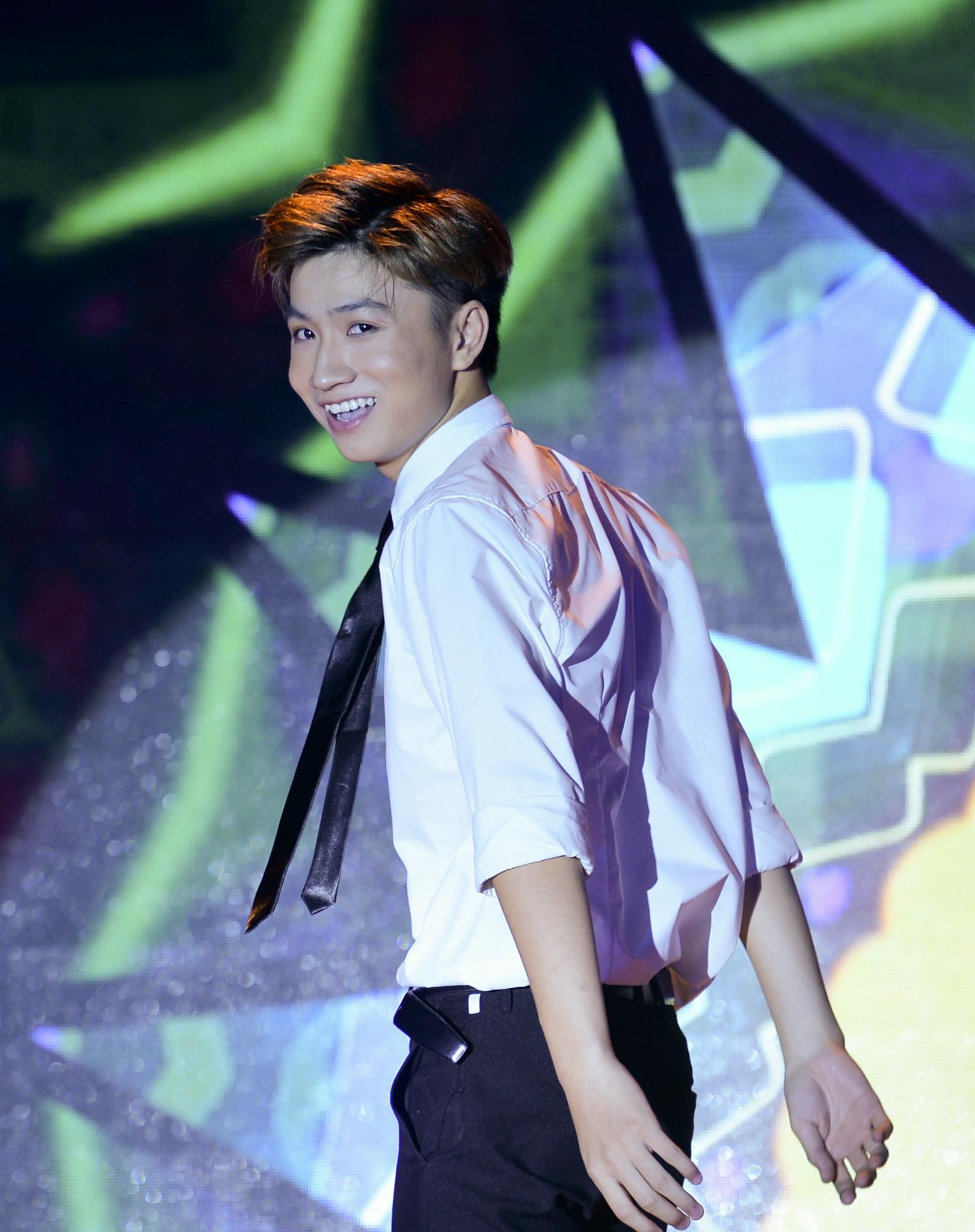 nam sinh ngan hang anh 4