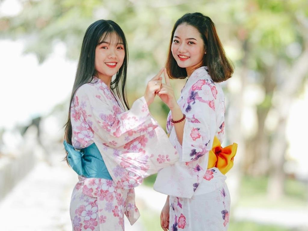 Sinh vien Hue dien Yukata, hoa thieu nu Nhat Ban trong bo anh ky yeu hinh anh