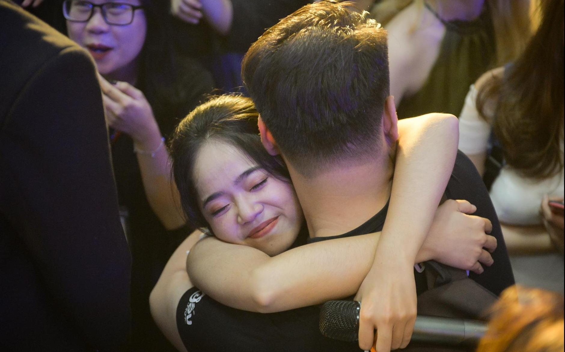 Sinh vien Bao chi luu giu ky uc thanh xuan voi dac san 'Phut cuoi' hinh anh