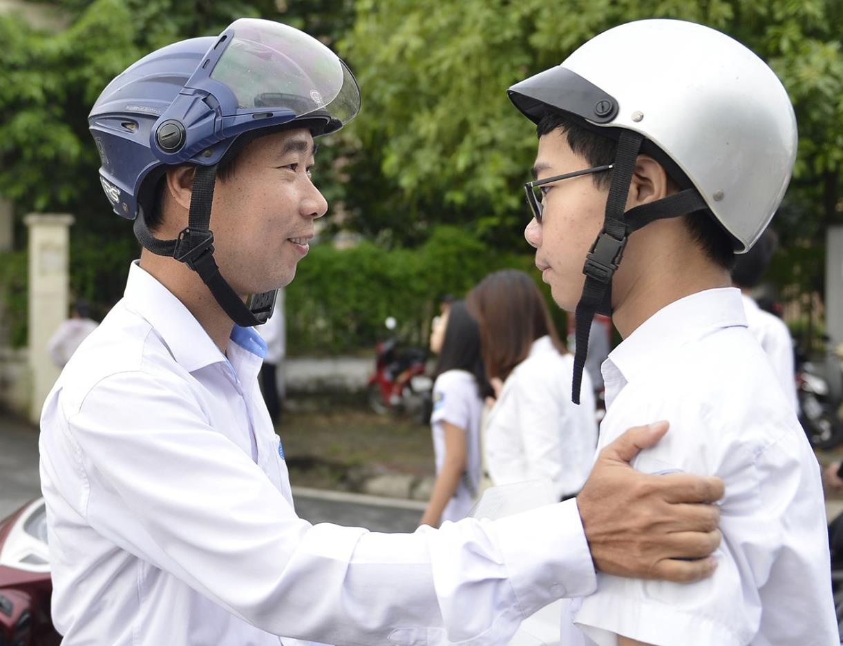 Cuoc dua cang thang vao cap ba cua hoc sinh Ha Noi hinh anh