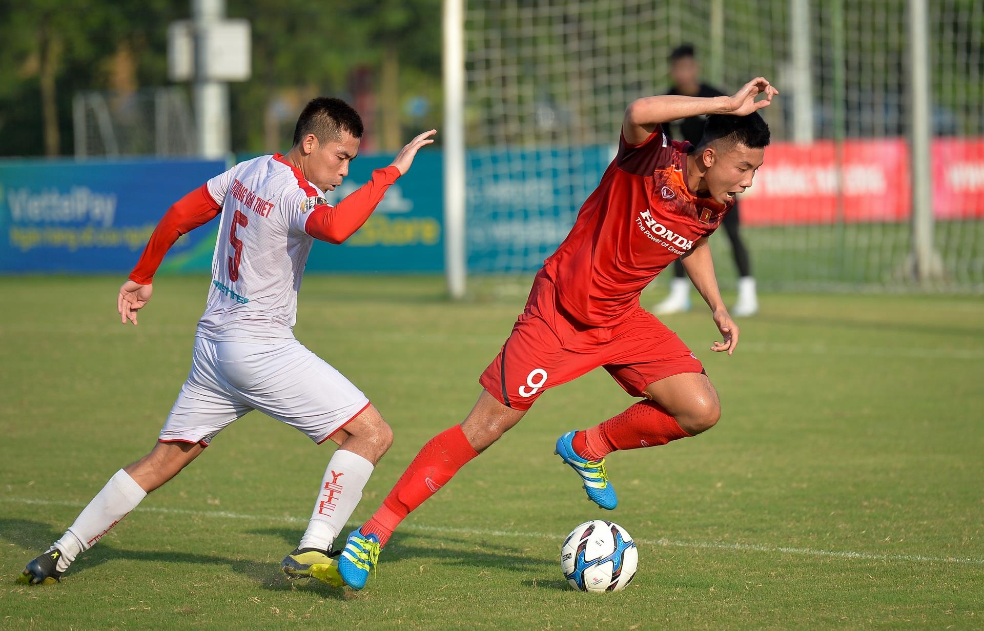 cau thu U23 Viet Nam bi chan thuong anh 7