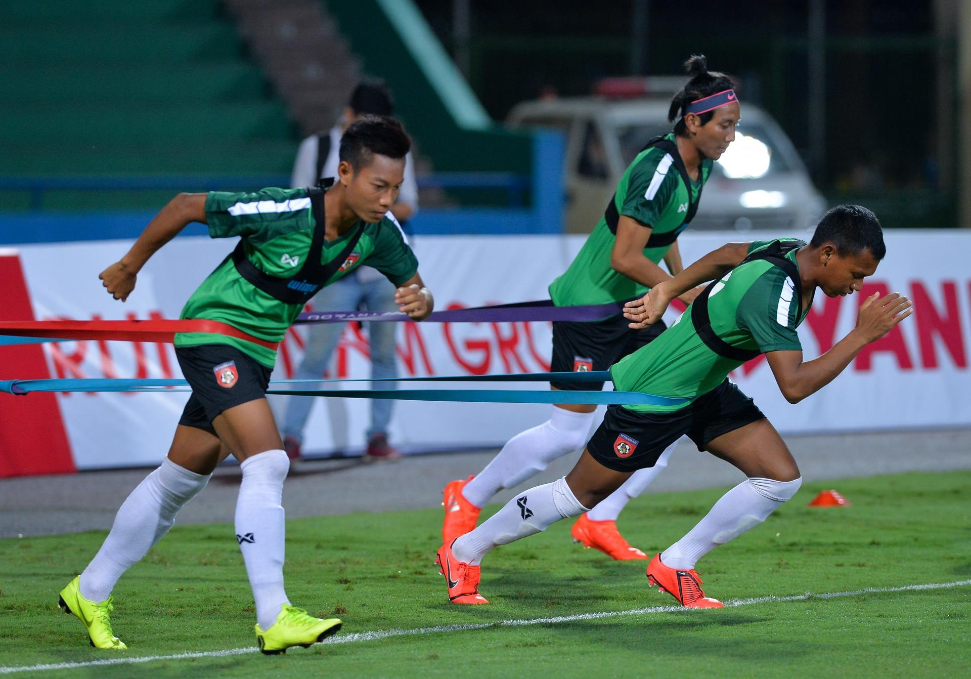 U23 Myanmar mac ao cong nghe cao anh 3