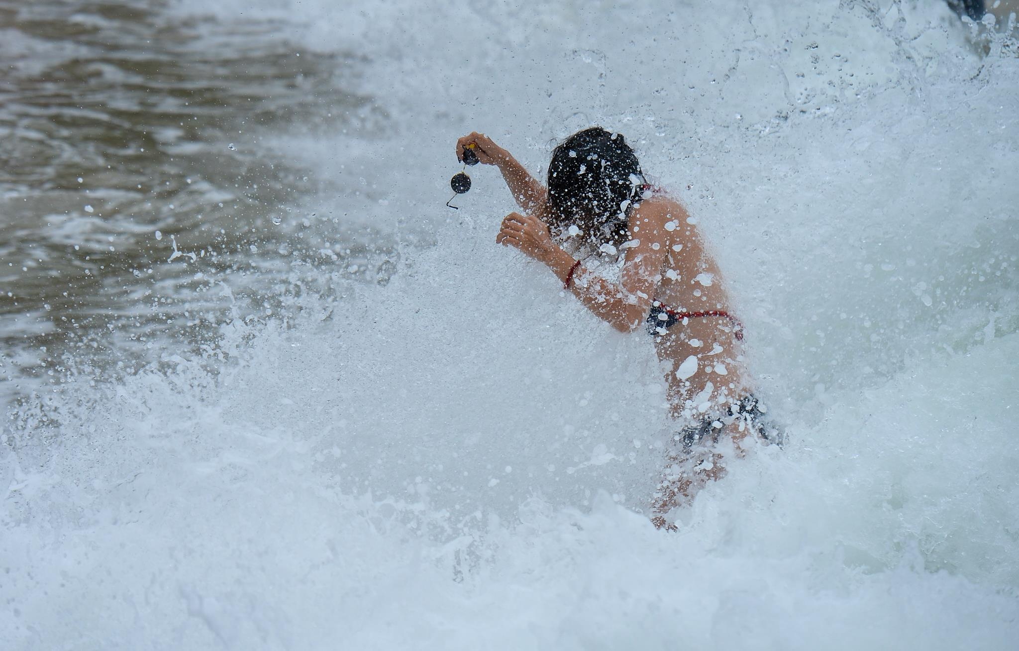 tam bien Cat Ba truoc bao so 2 anh 3