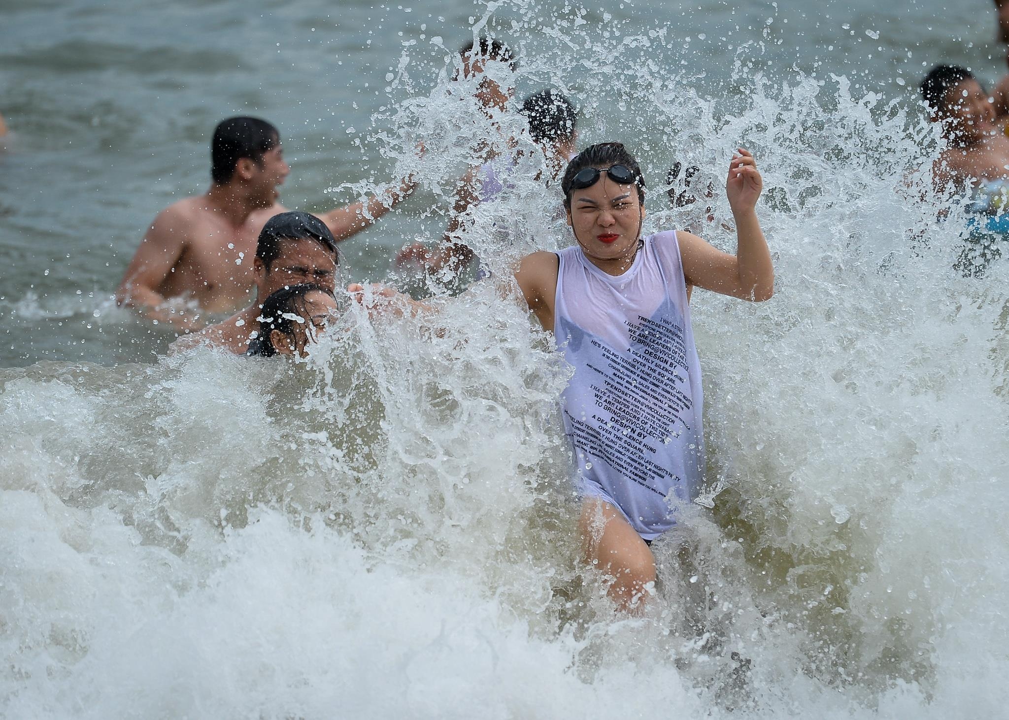 tam bien Cat Ba truoc bao so 2 anh 4