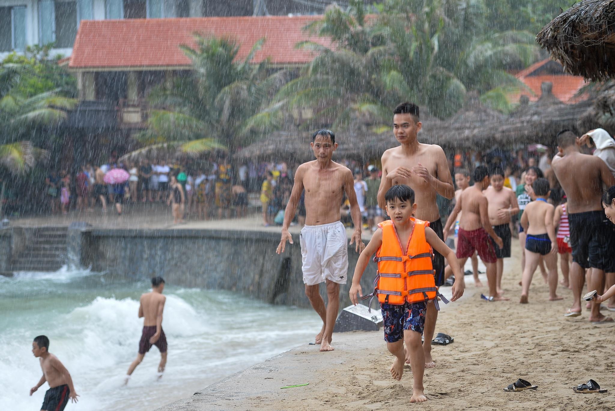 tam bien Cat Ba truoc bao so 2 anh 5