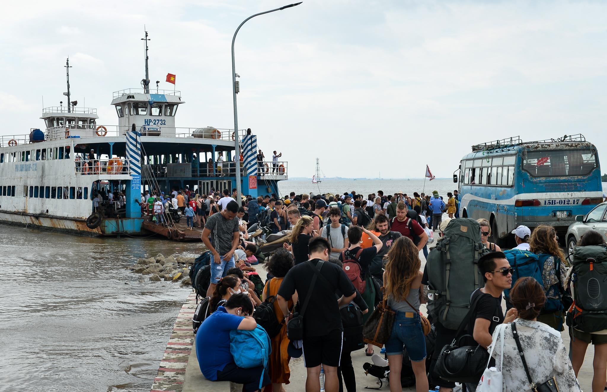 tam bien Cat Ba truoc bao so 2 anh 9