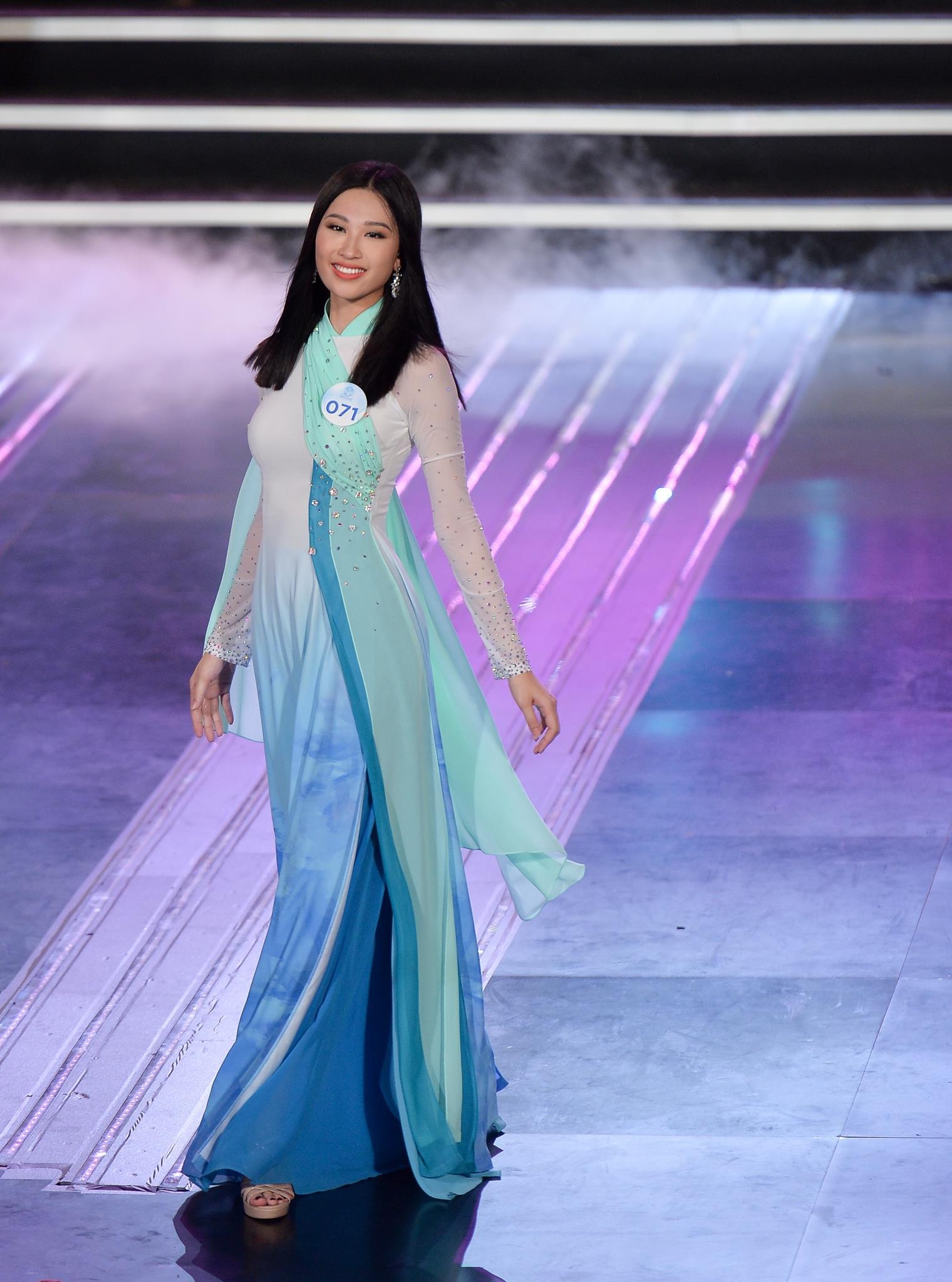 Dem chung khao Hoa hau The gioi Viet Nam anh 11