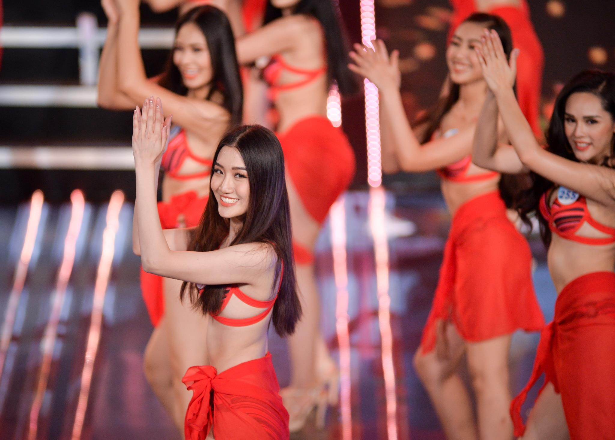 Dem chung khao Hoa hau The gioi Viet Nam anh 3