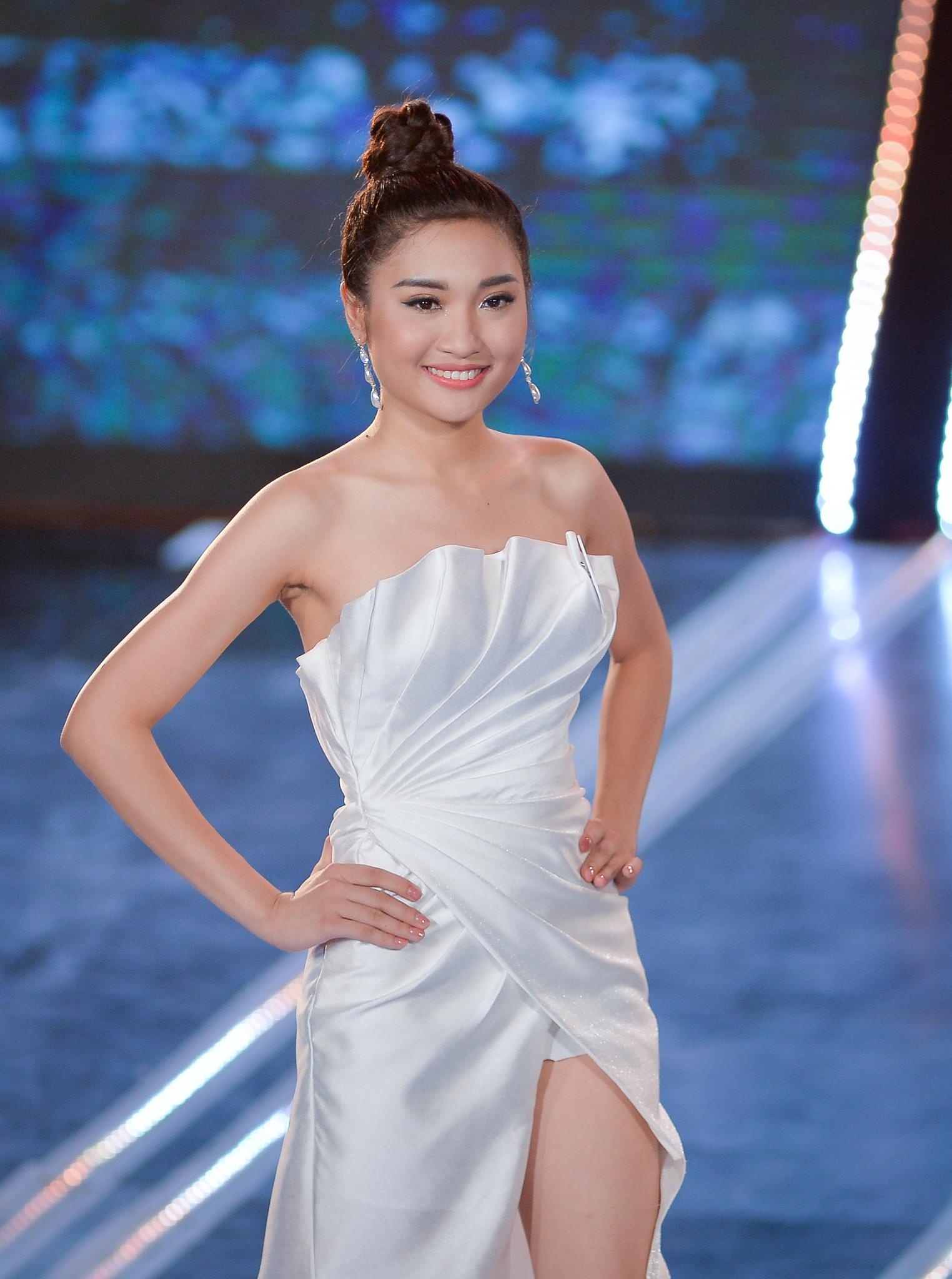 Dem chung khao Hoa hau The gioi Viet Nam anh 4