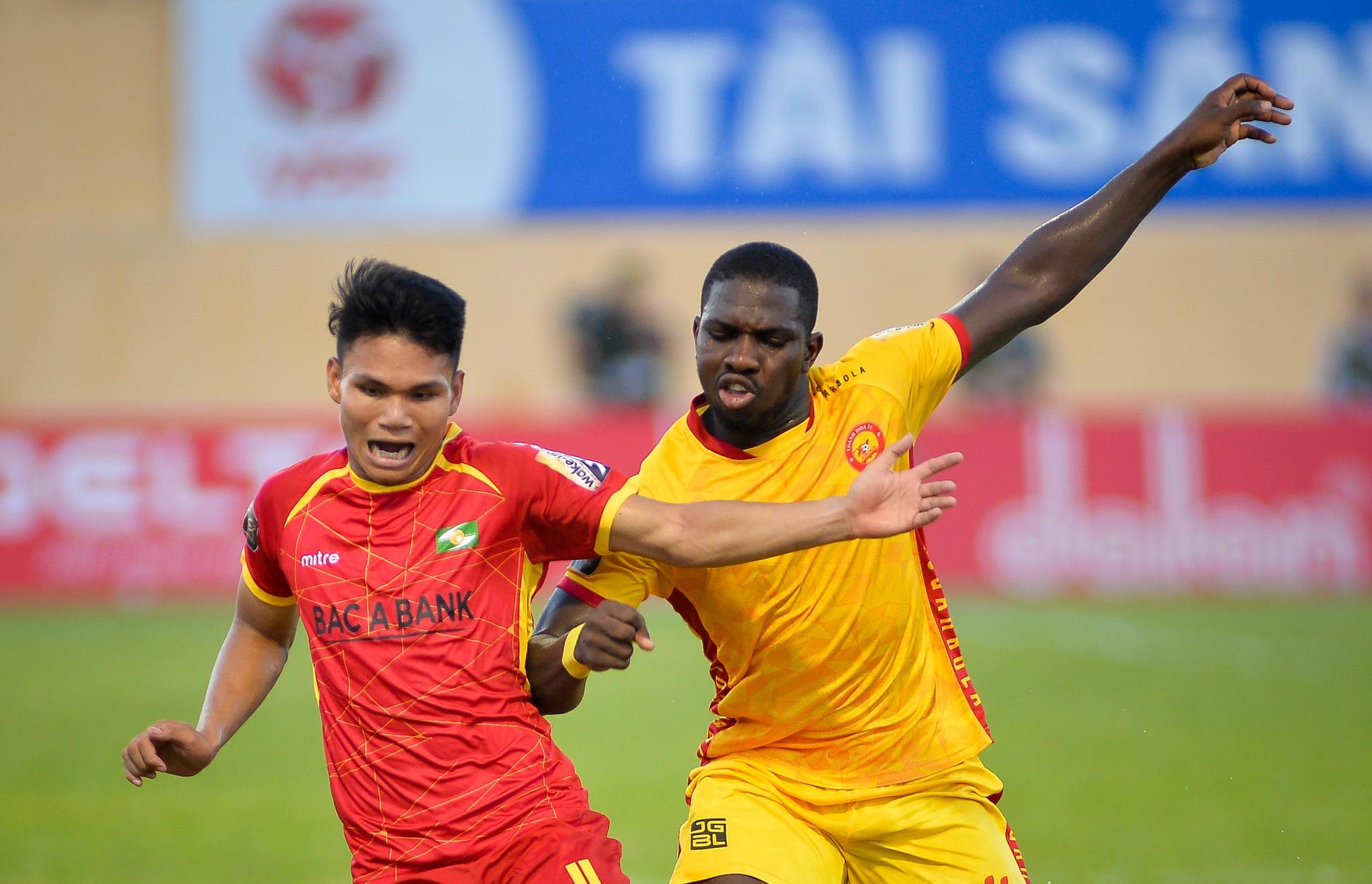 Bo doi Jamaica toa sang, Thanh Hoa ha guc SLNA tren san nha hinh anh