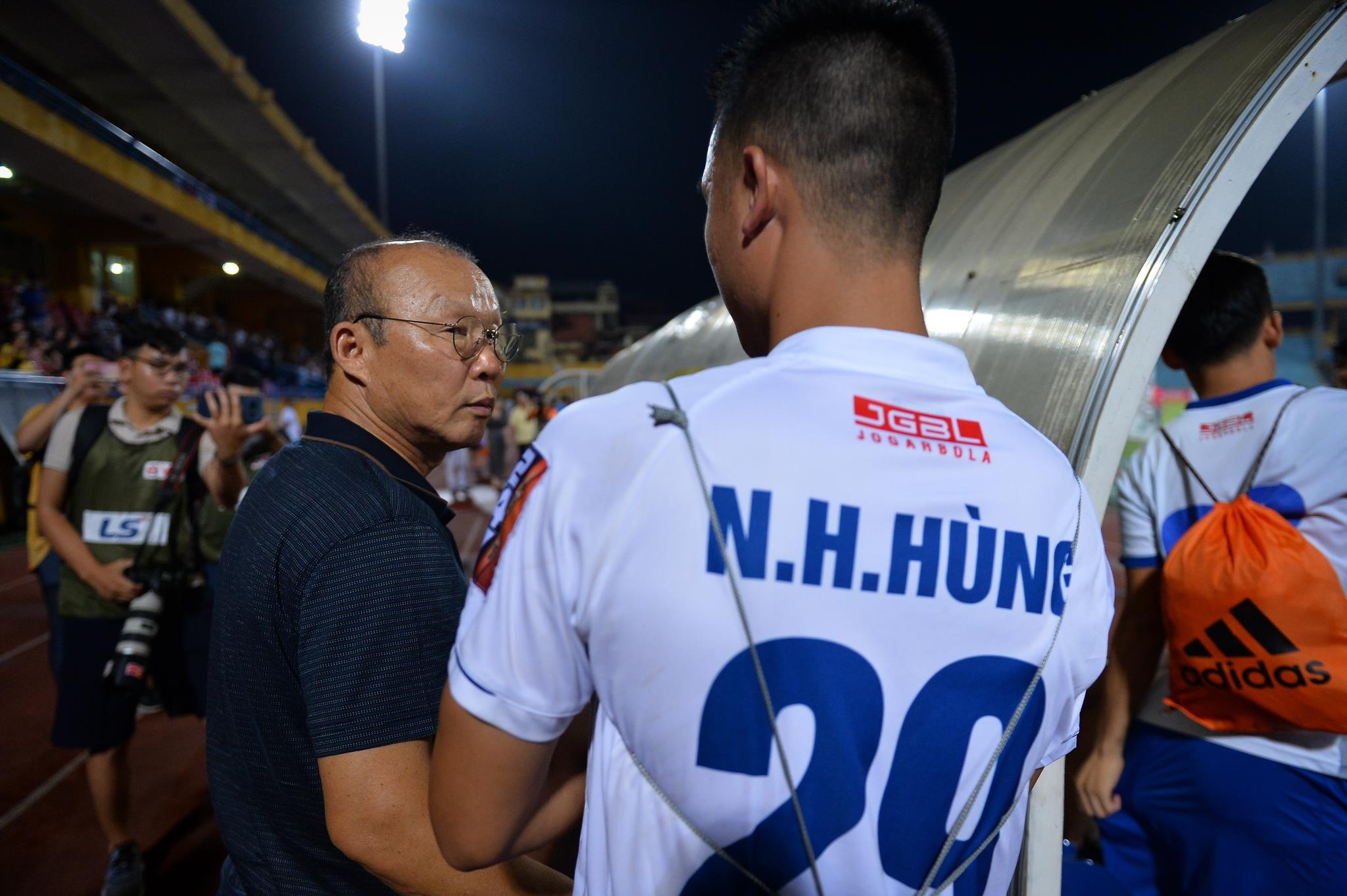 vo sap cuoi Bui Tien Dung anh 4