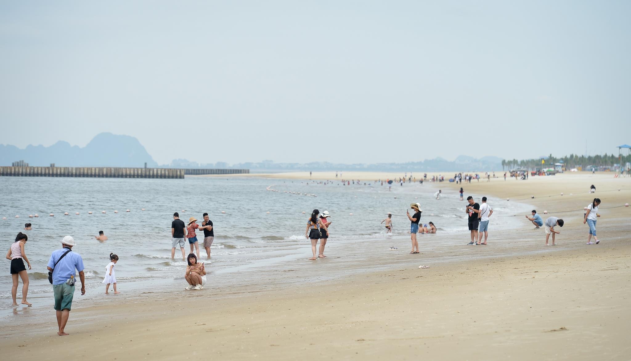 du khach tam bien ha long truoc bao so 3 anh 1