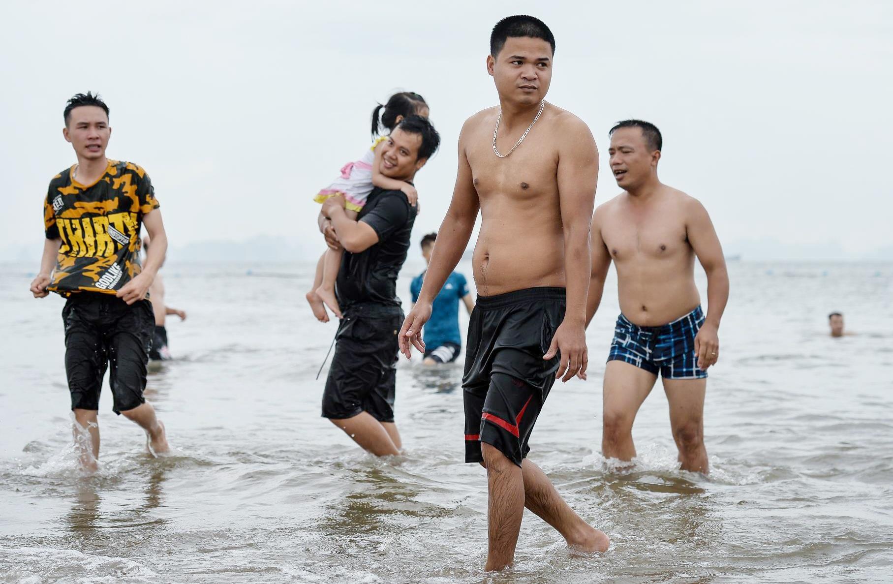 du khach tam bien ha long truoc bao so 3 anh 3