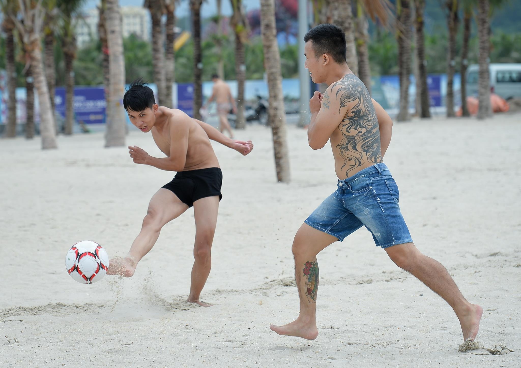 du khach tam bien ha long truoc bao so 3 anh 9