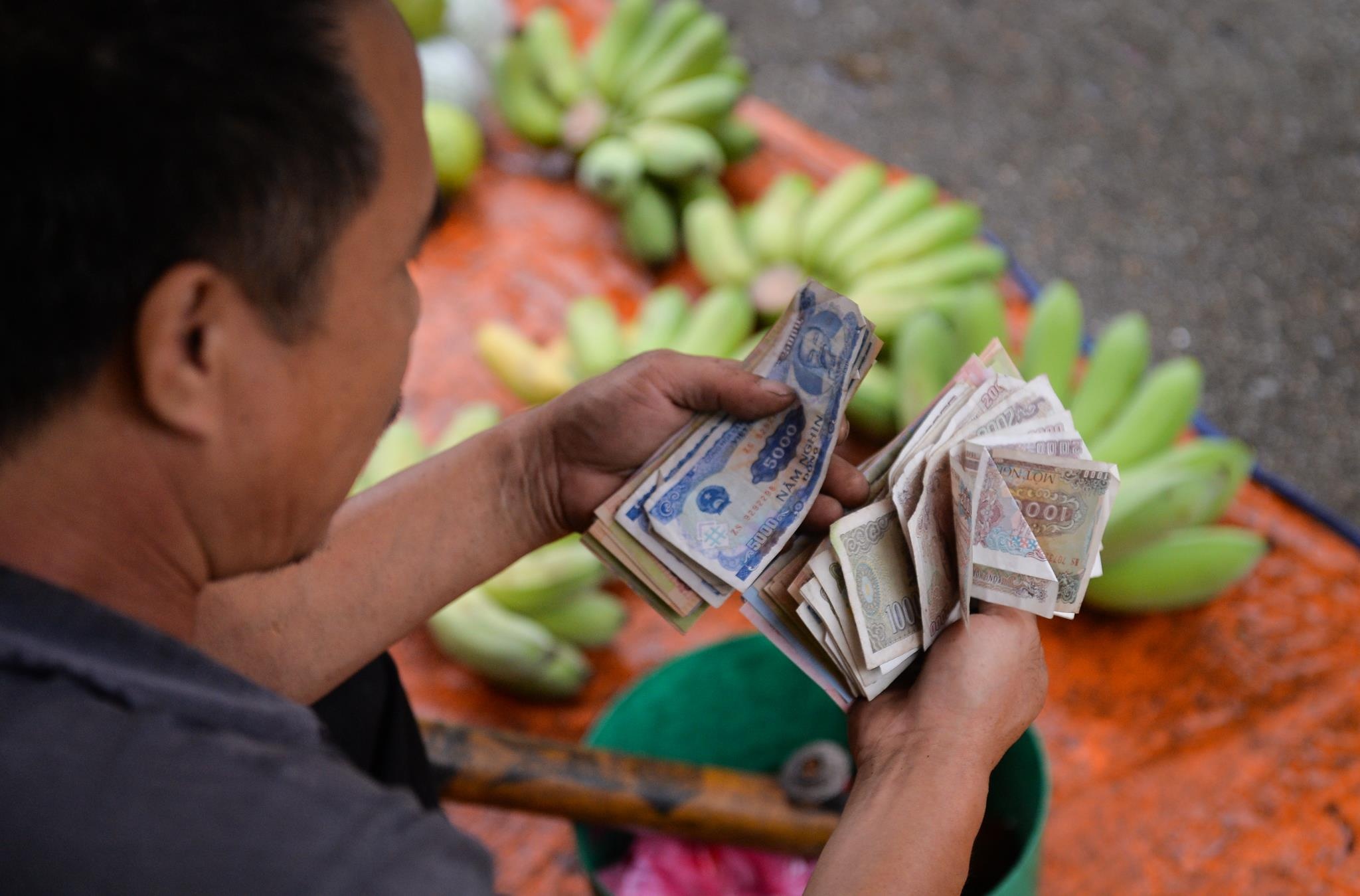 Du khach hon nhau sau bao so 3 anh 4