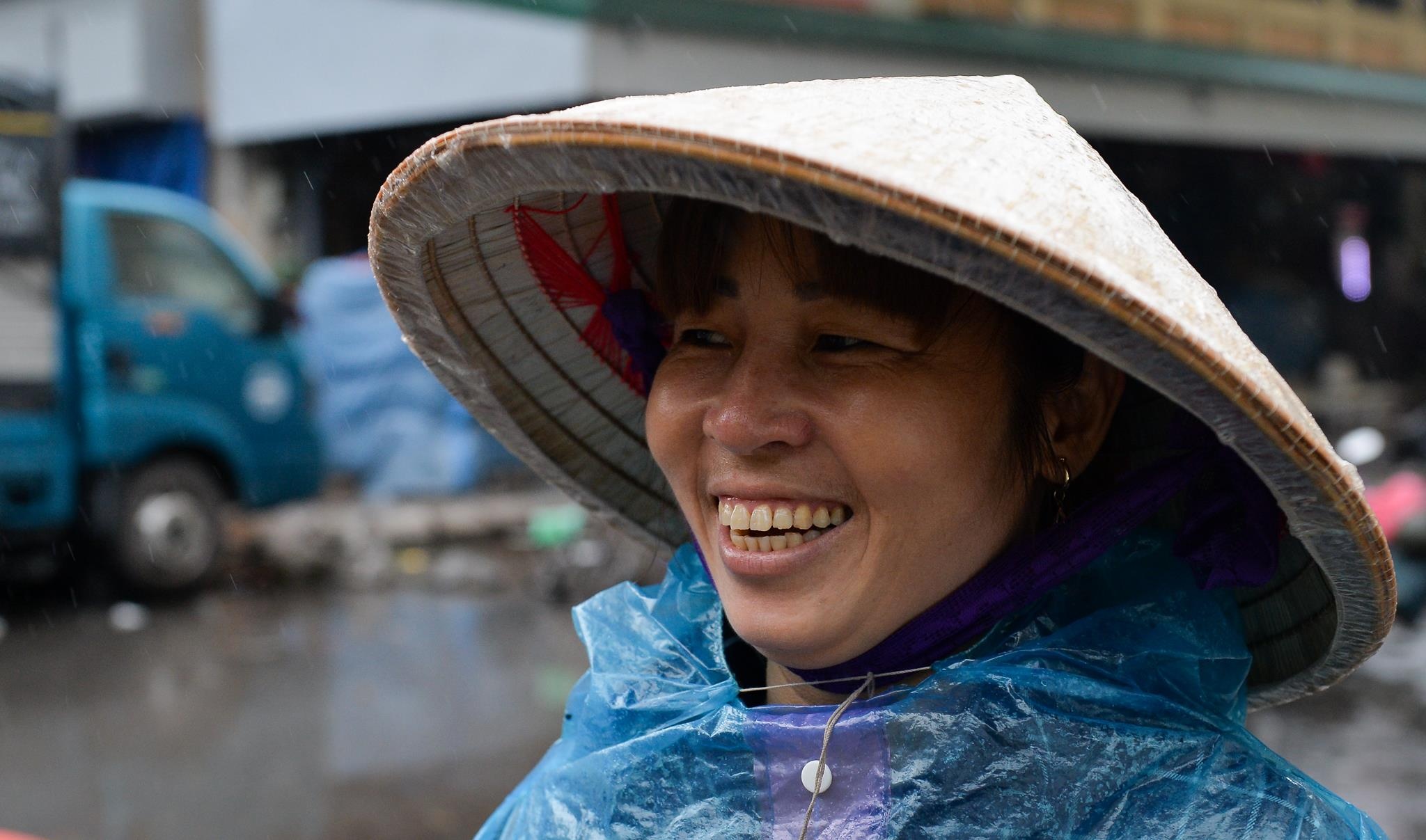 Du khach hon nhau sau bao so 3 anh 5