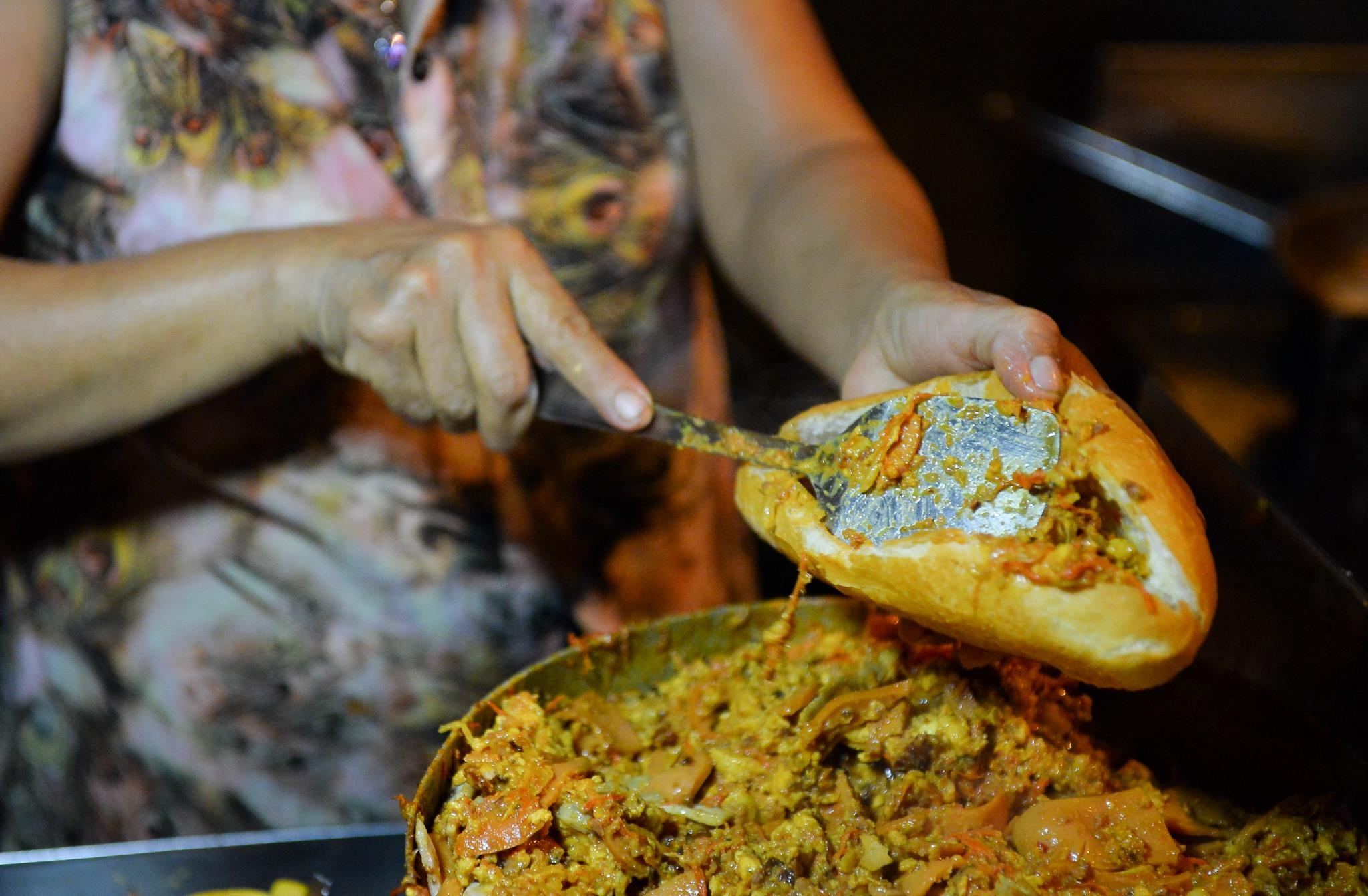 Khach hang noi gi sau khi an banh mi dan to ? hinh anh