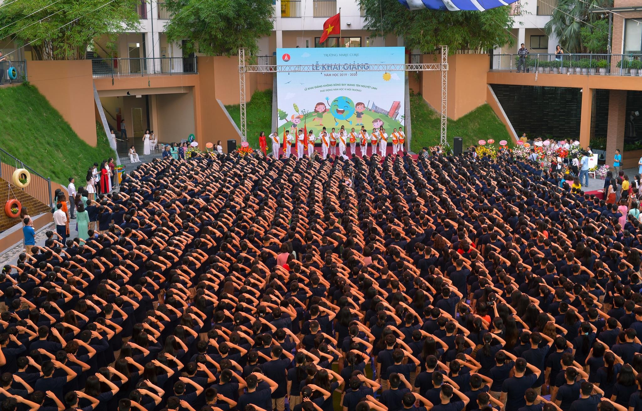 khai giang khong bong bay anh 1
