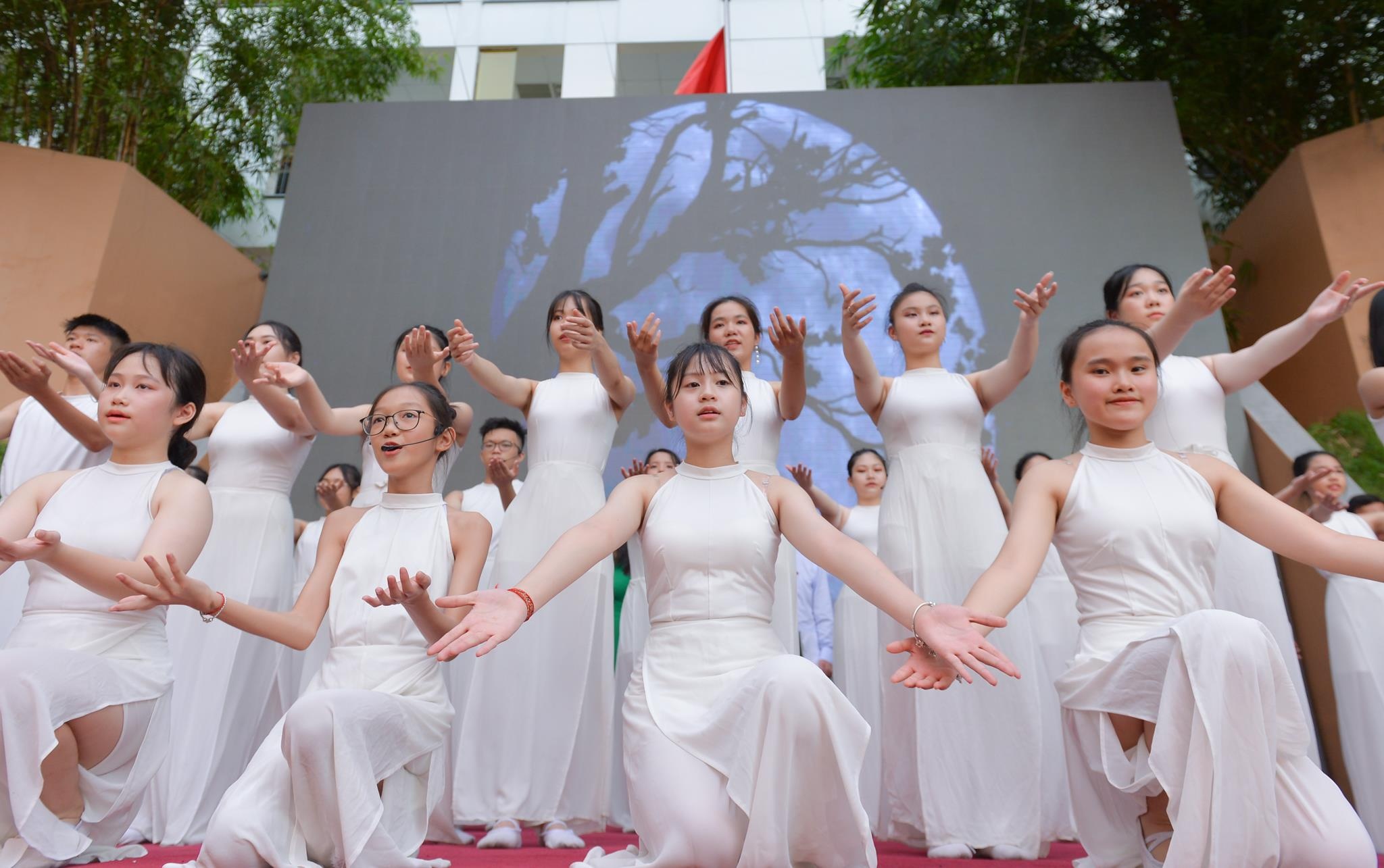 khai giang khong bong bay anh 3