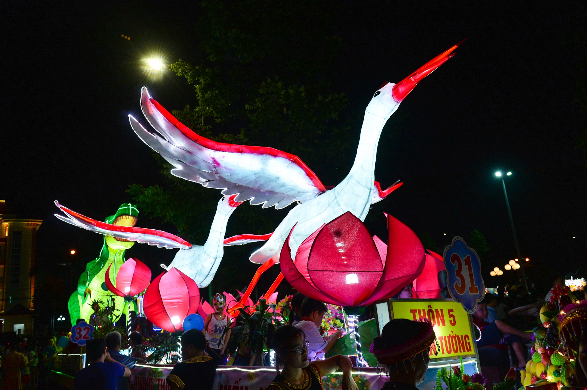 trung thu nao nhiet o trung tam thanh pho anh 5