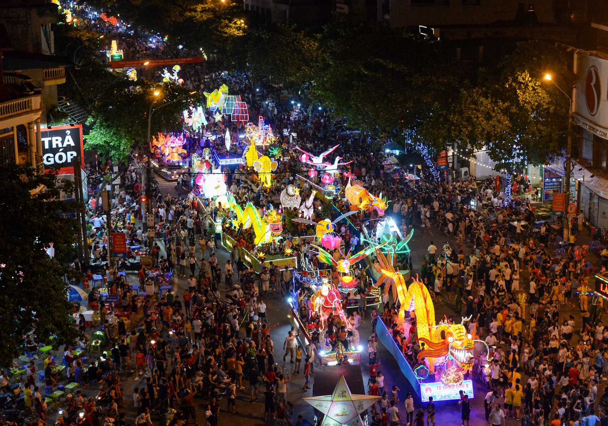 trung thu nao nhiet o trung tam thanh pho anh 1