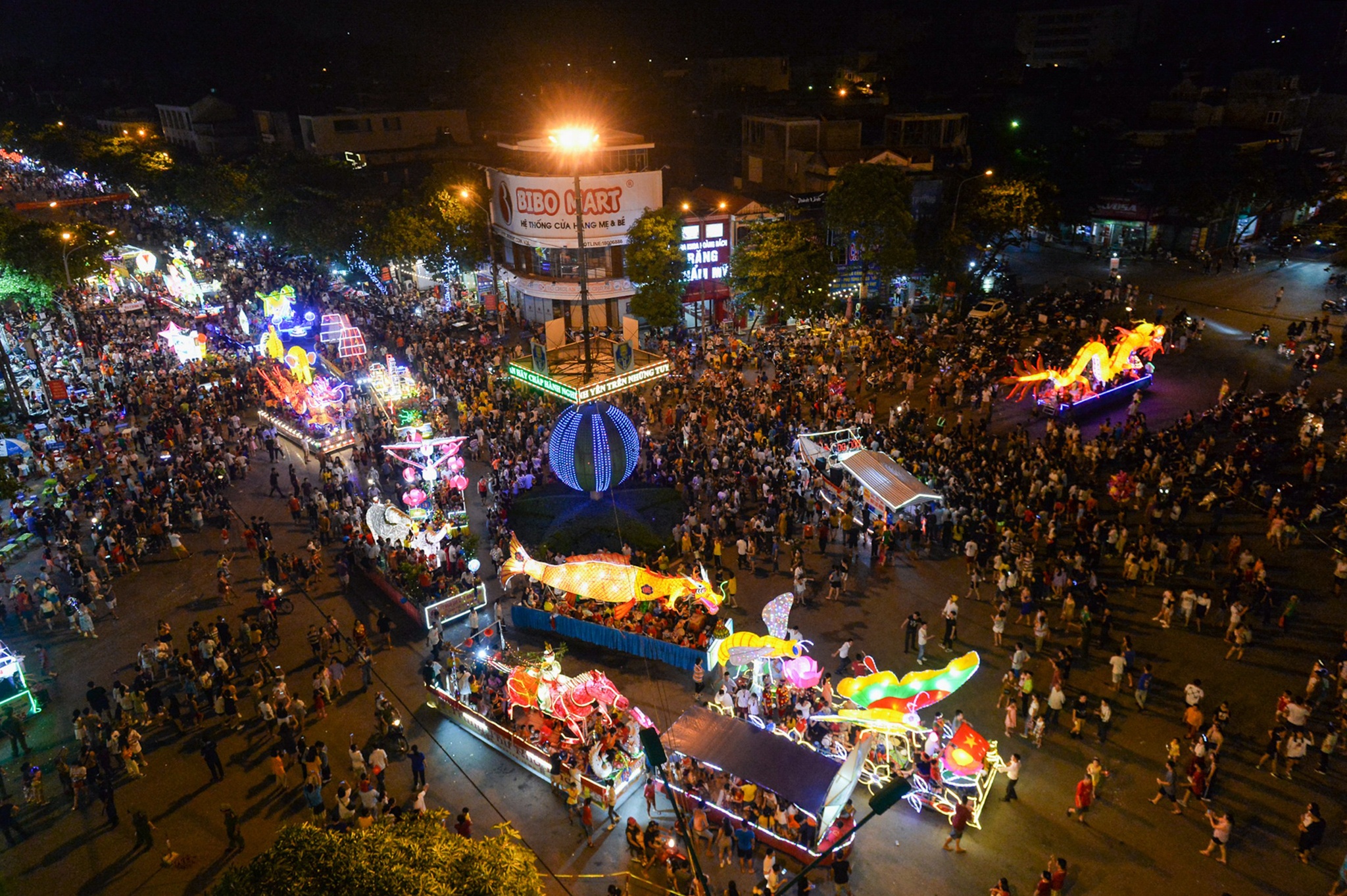 trung thu nao nhiet o trung tam thanh pho anh 12