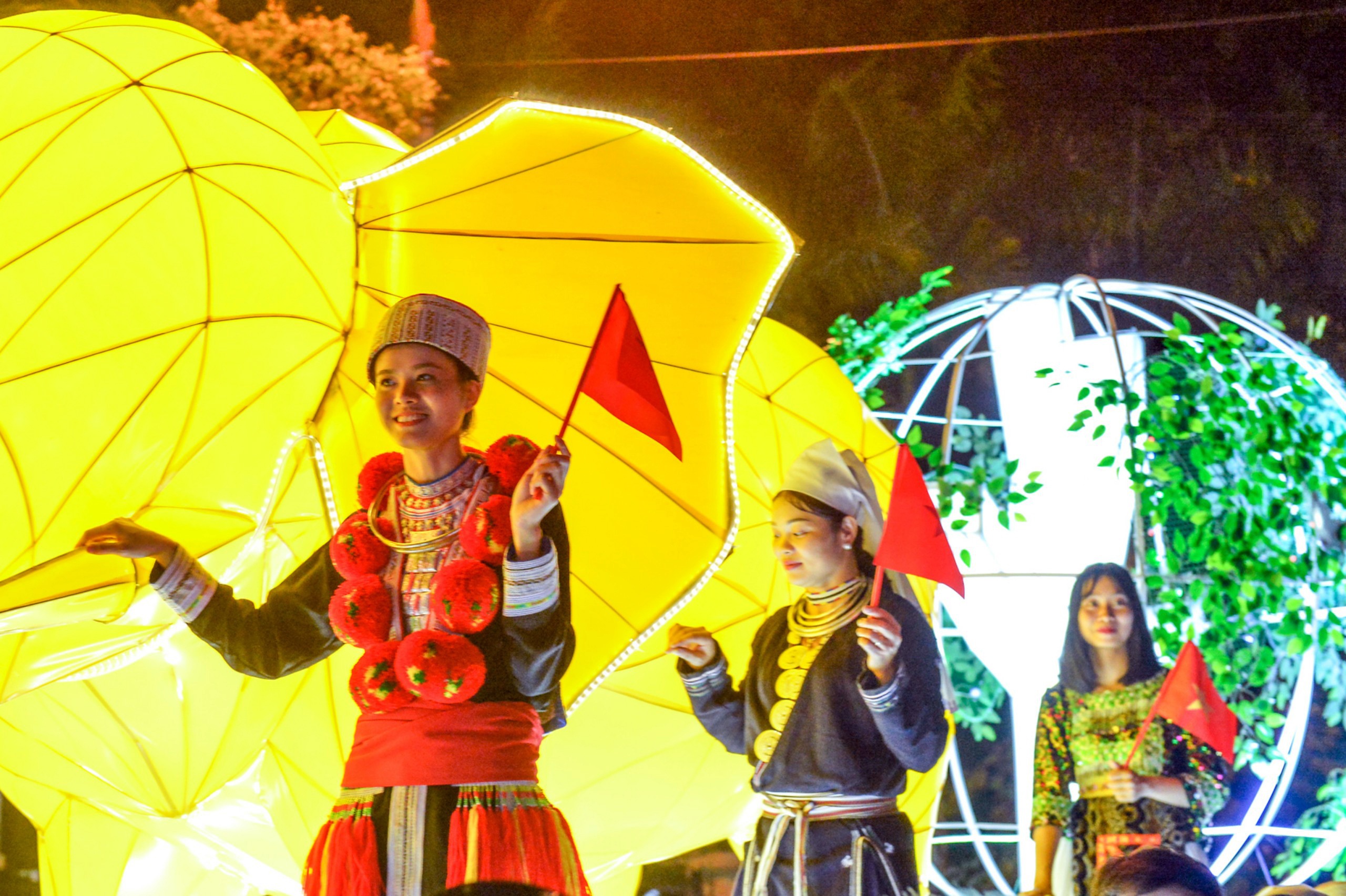 trung thu nao nhiet o trung tam thanh pho anh 8