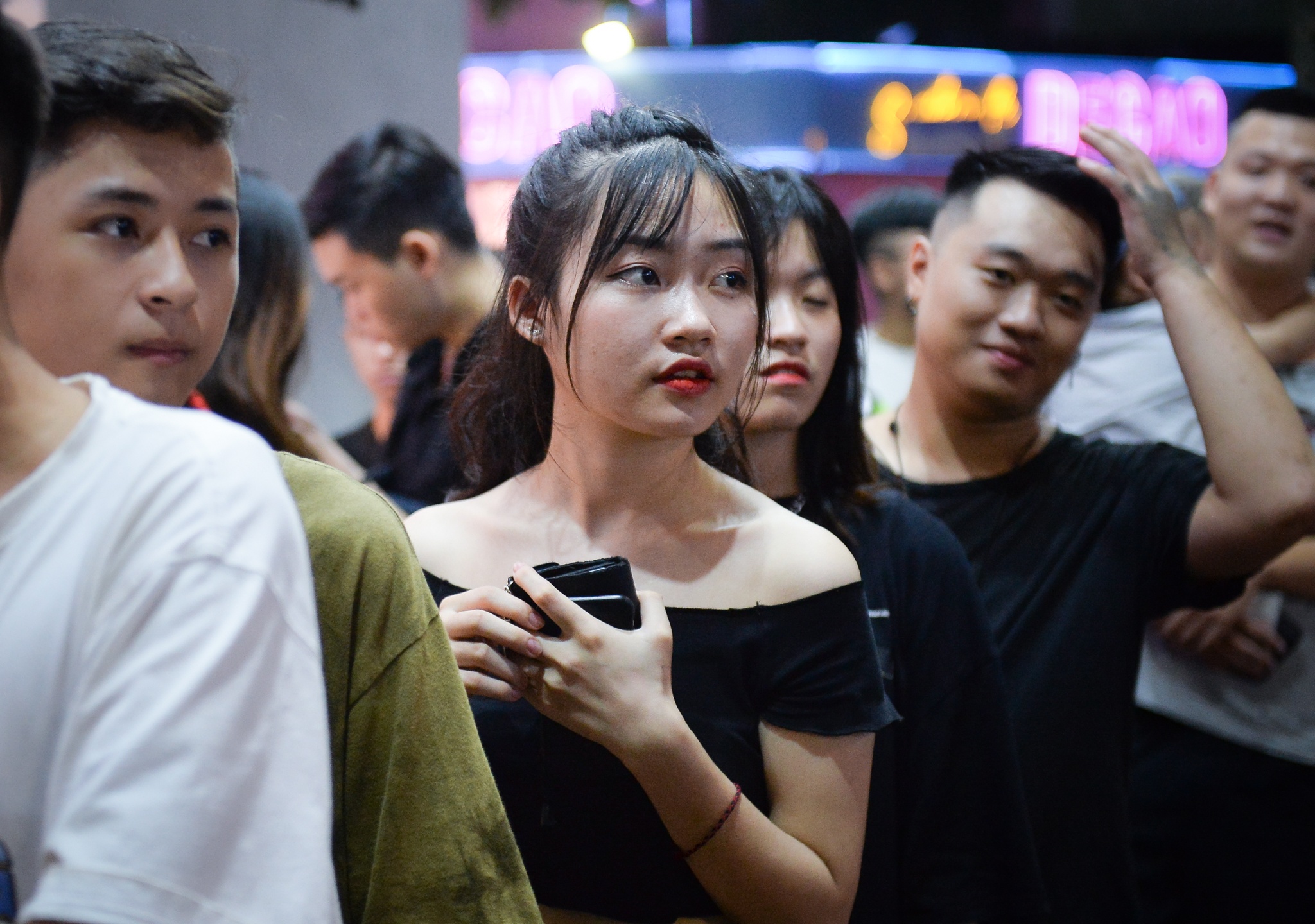 xep hang mua giay yeezy boost 350 v2 anh 4