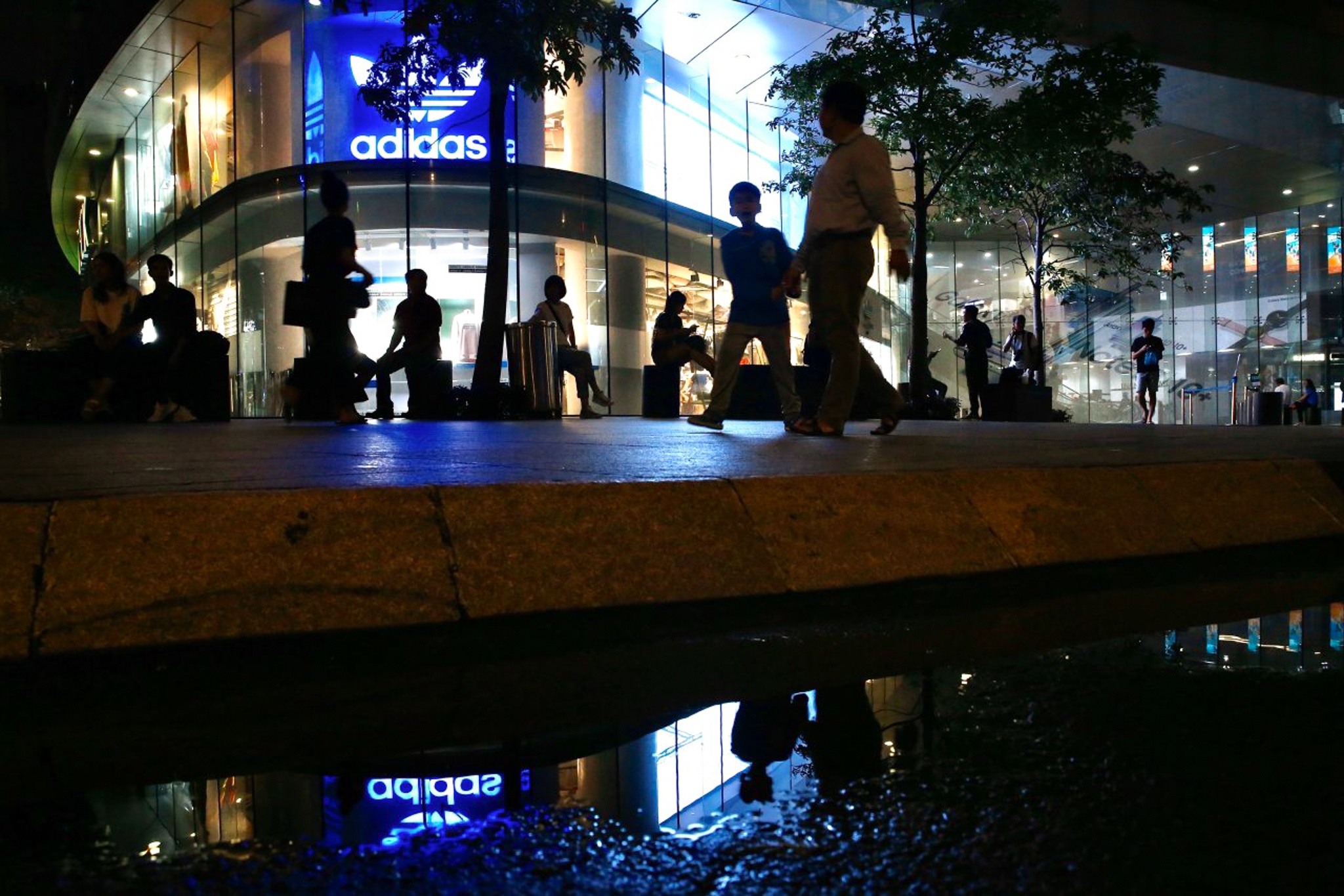 xep hang mua giay yeezy boost 350 v2 anh 10