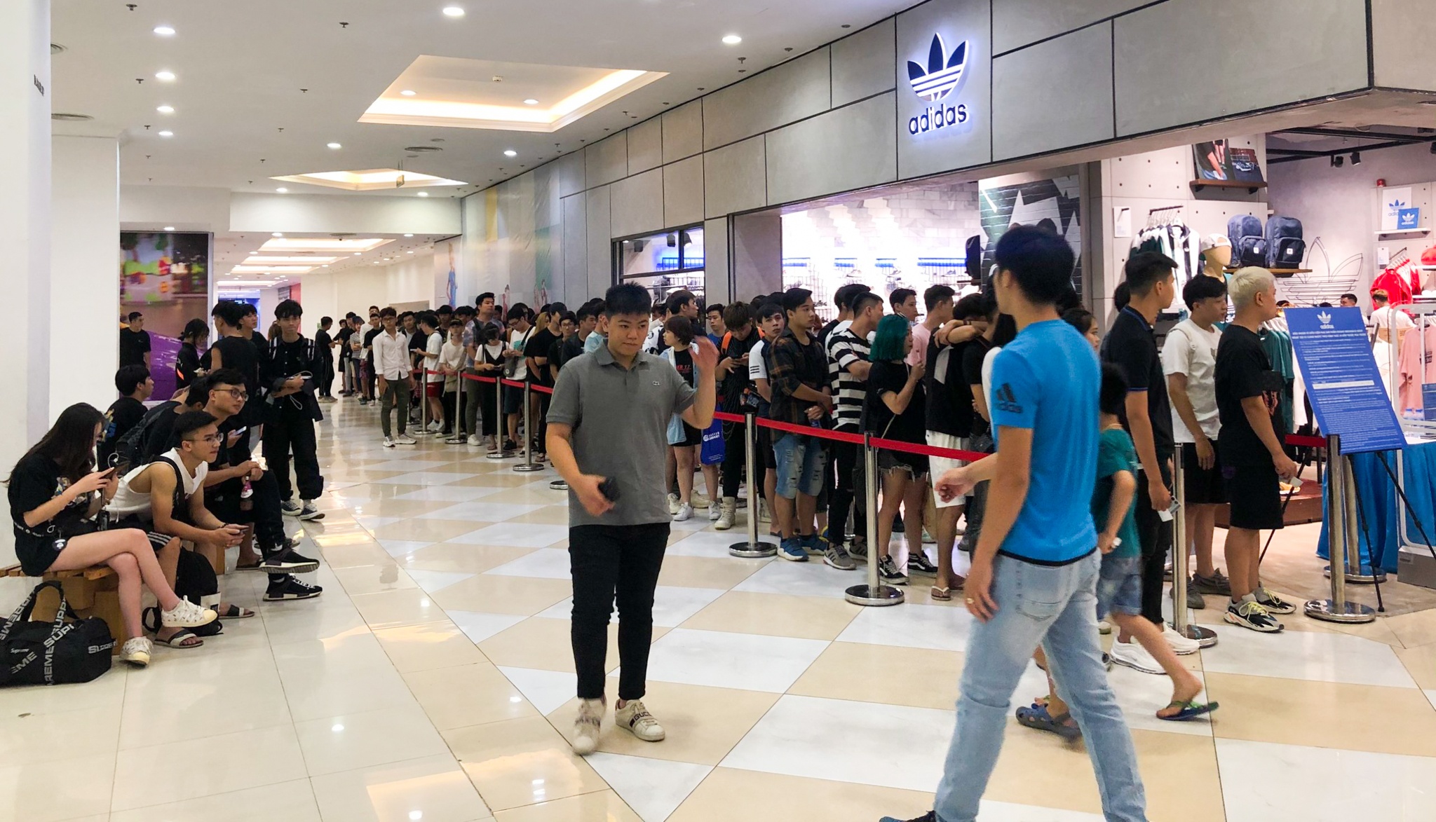 Yeezy 350 V2 Cloud White anh 8