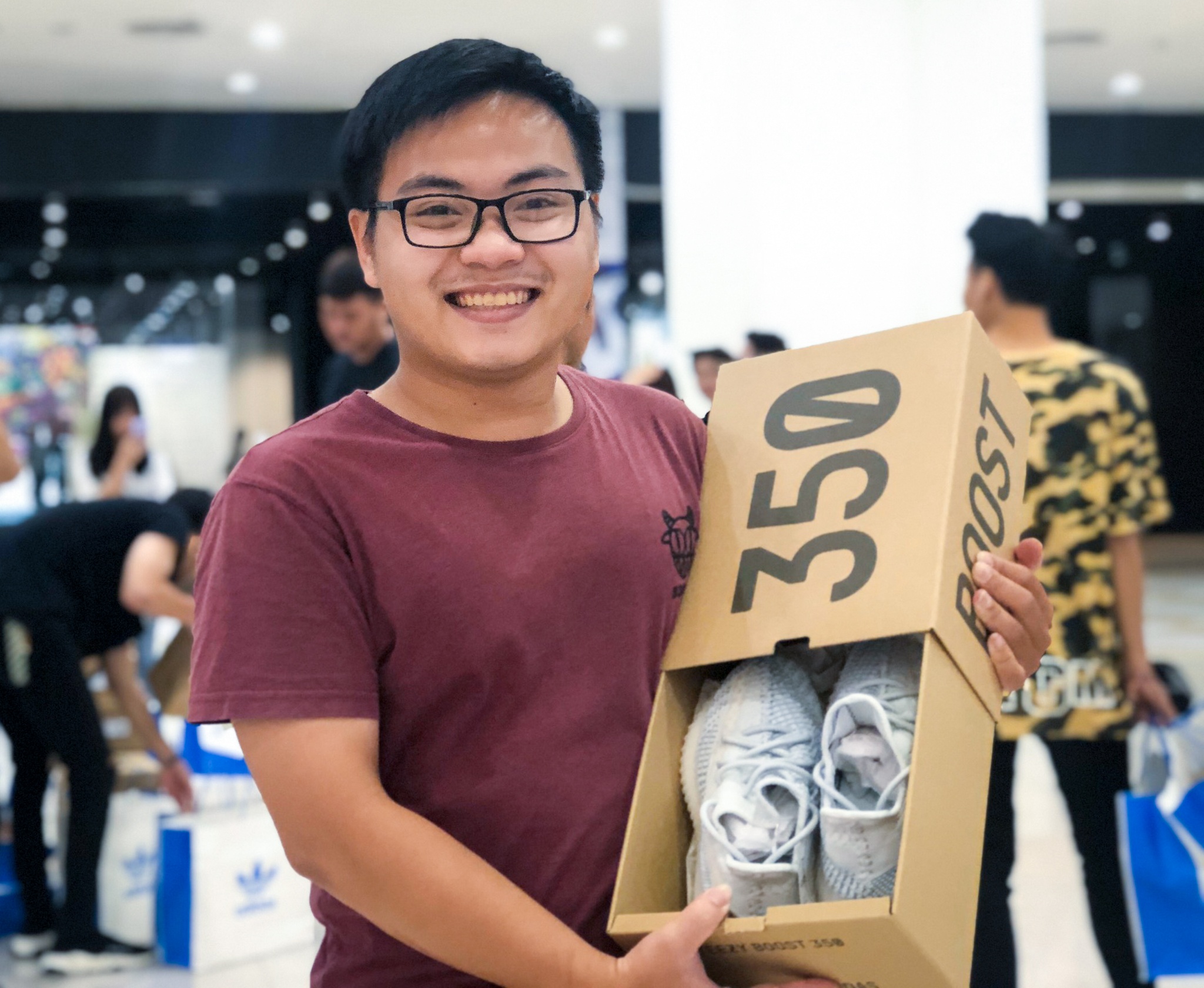 Yeezy 350 V2 Cloud White anh 9