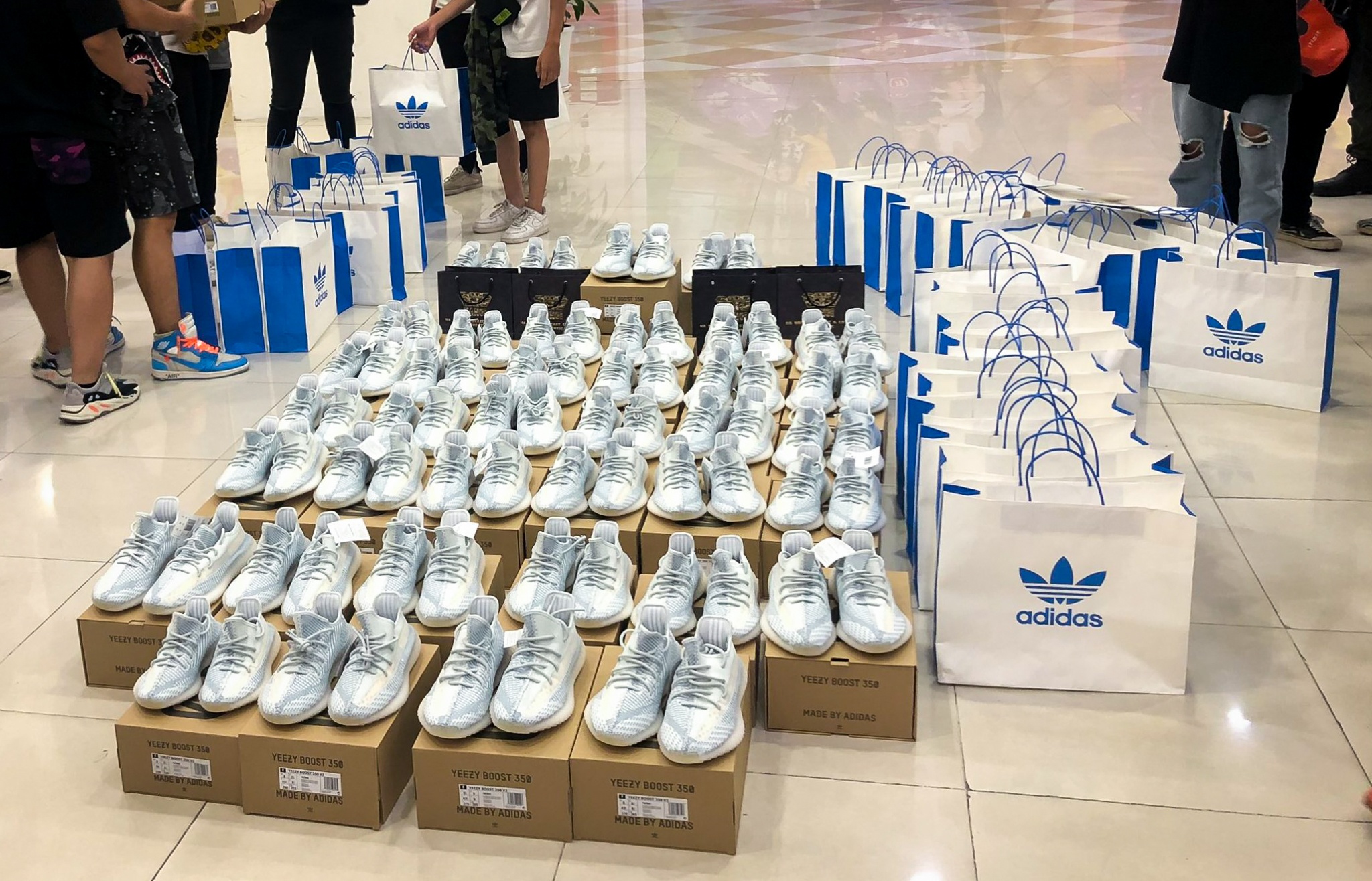 Yeezy 350 V2 Cloud White anh 10