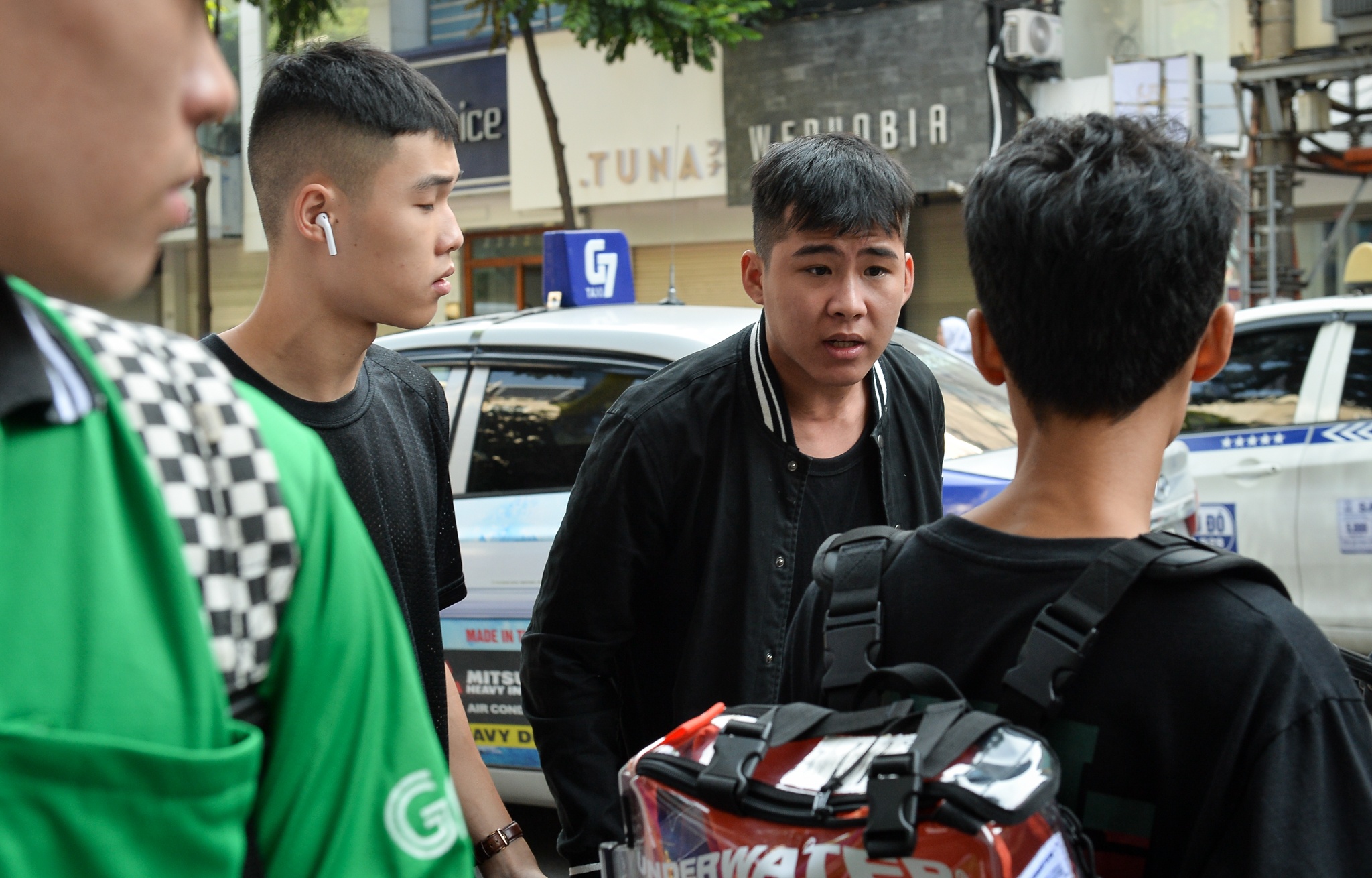 Yeezy 350 V2 Cloud White anh 3