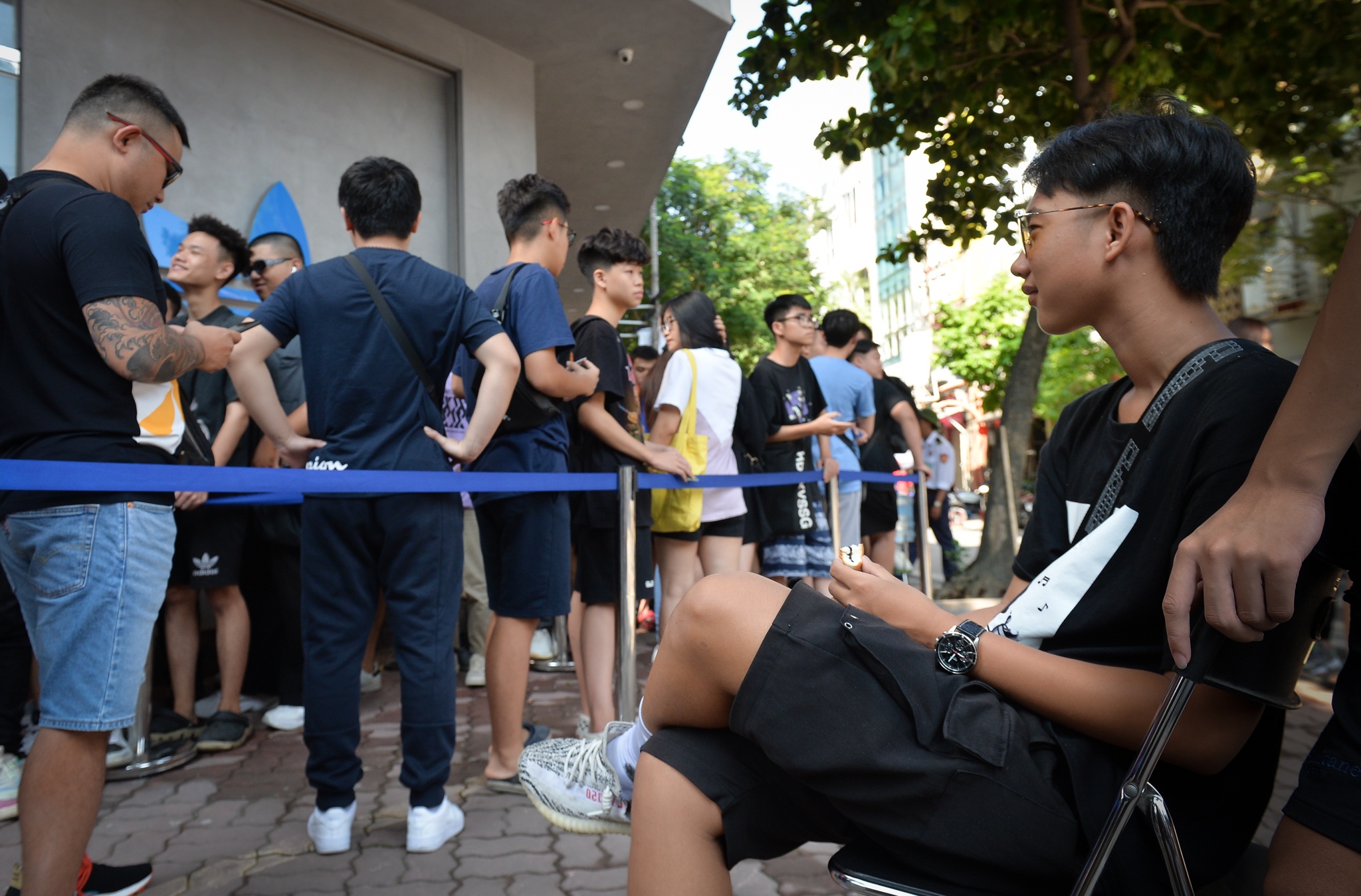 Yeezy 350 V2 Cloud White anh 4