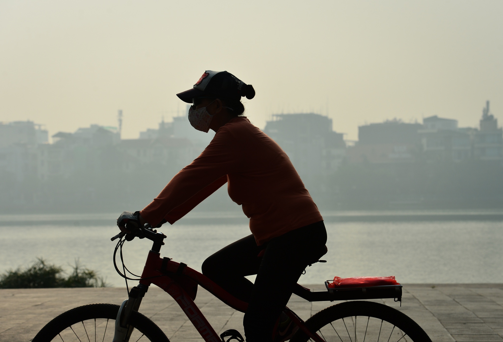 Khau trang chong bui min chay hang anh 2