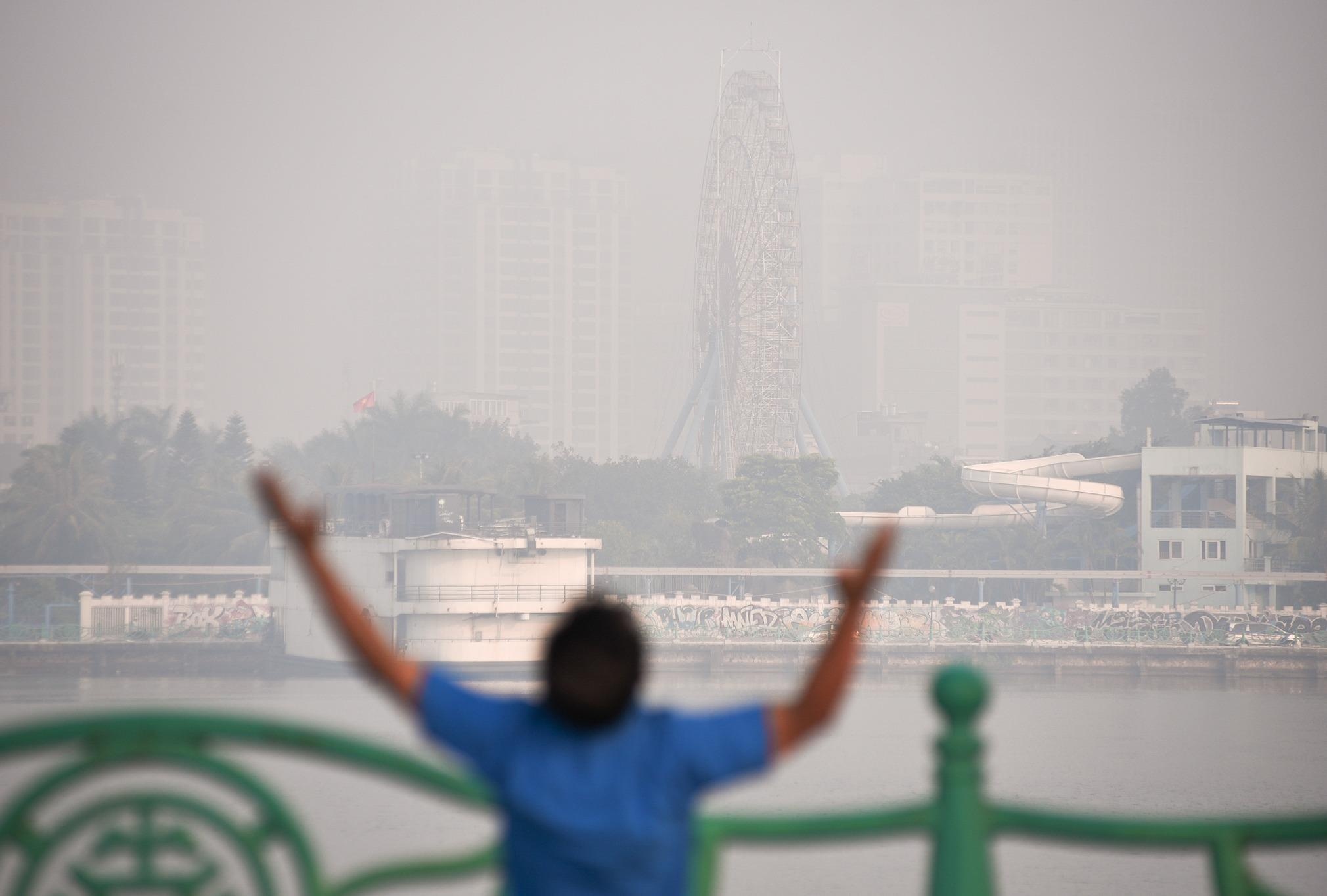 Ha Noi mu mit trong ngay chi so o nhiem khong khi cao ky luc hinh anh