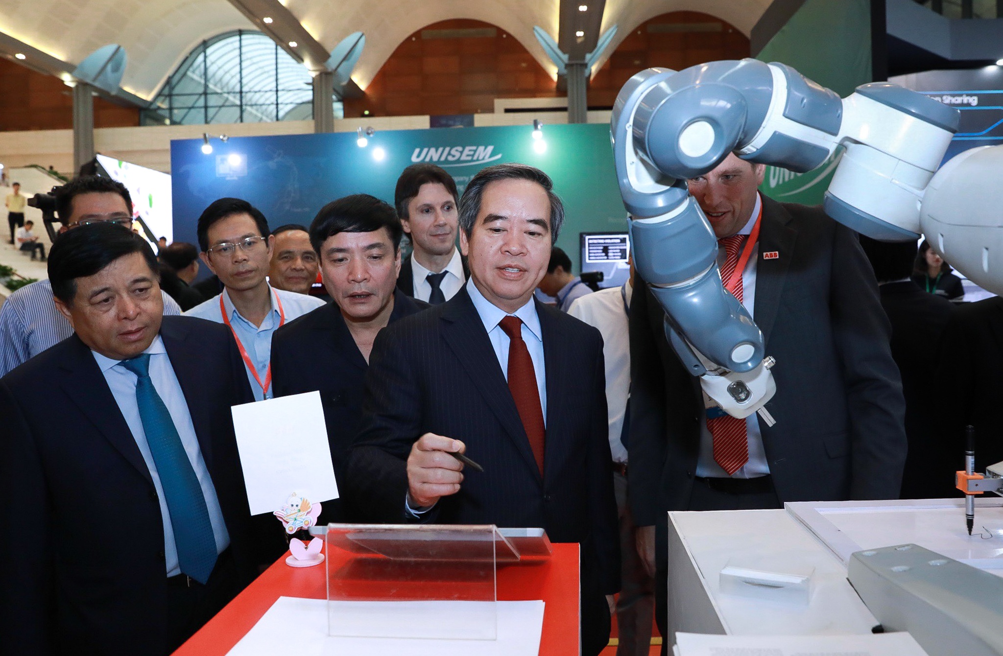 Pho thu tuong Vu Duc Dam anh 3