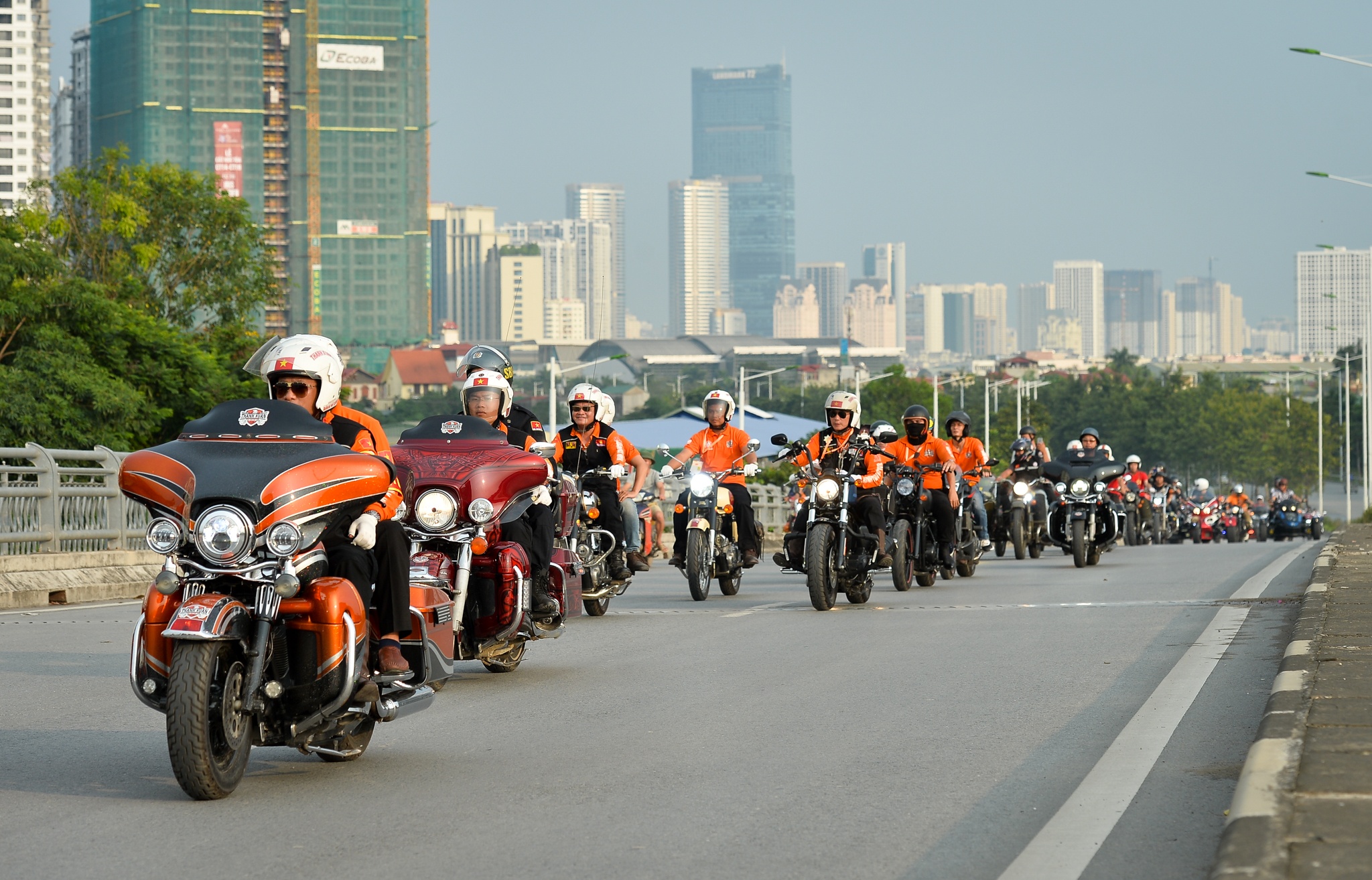 300 moto dieu hanh anh 1