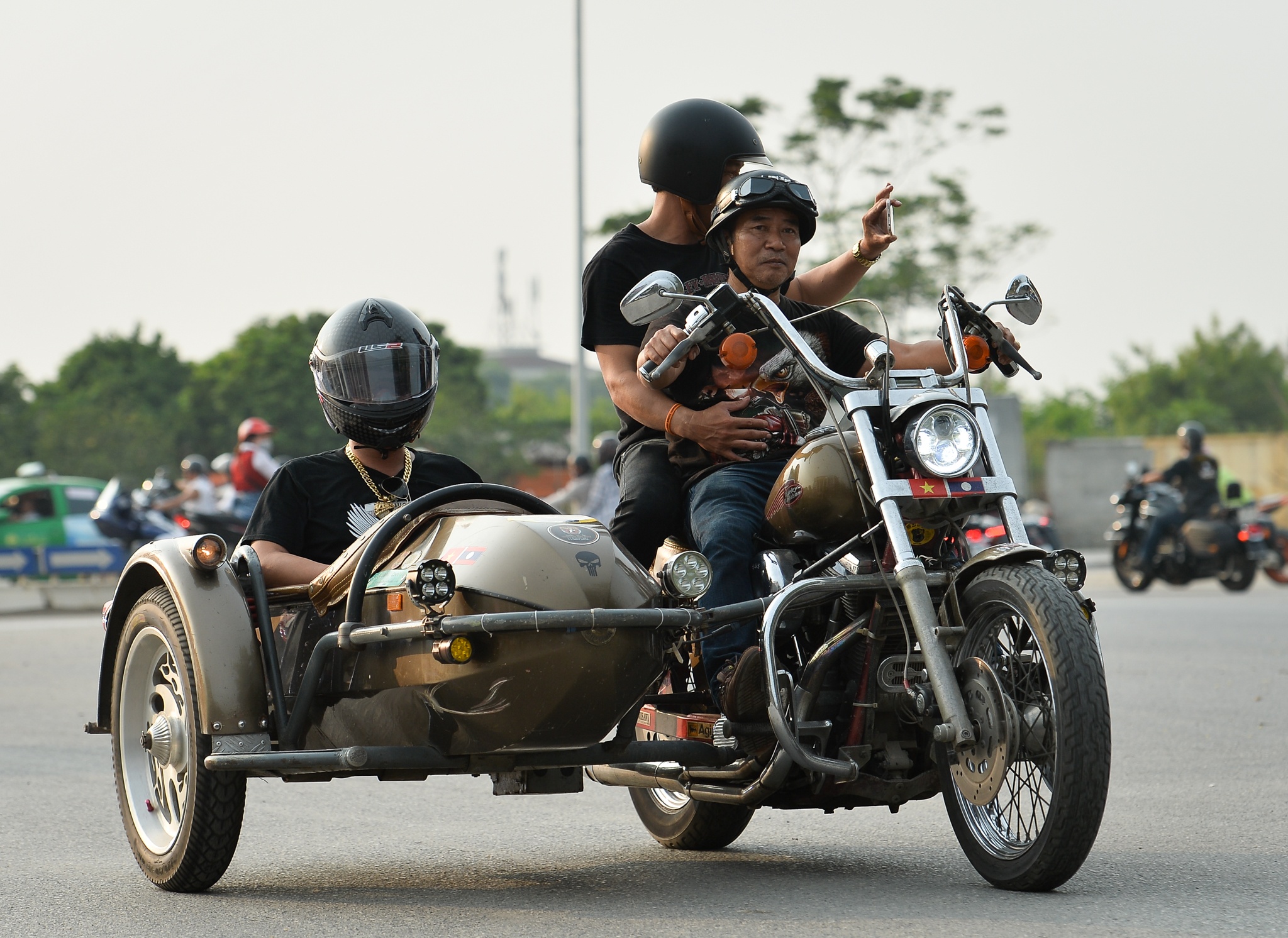 300 moto dieu hanh anh 2