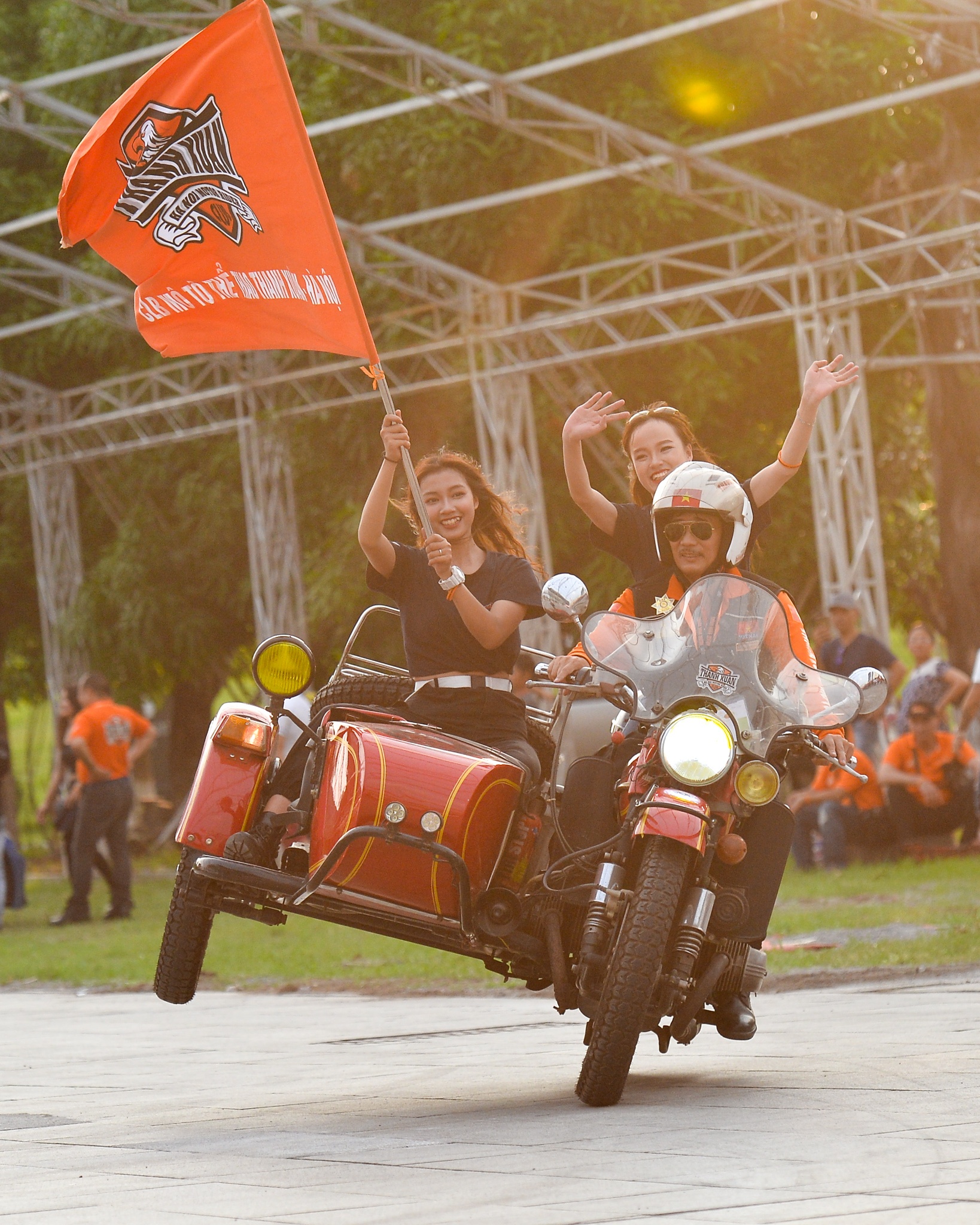 300 moto dieu hanh anh 12