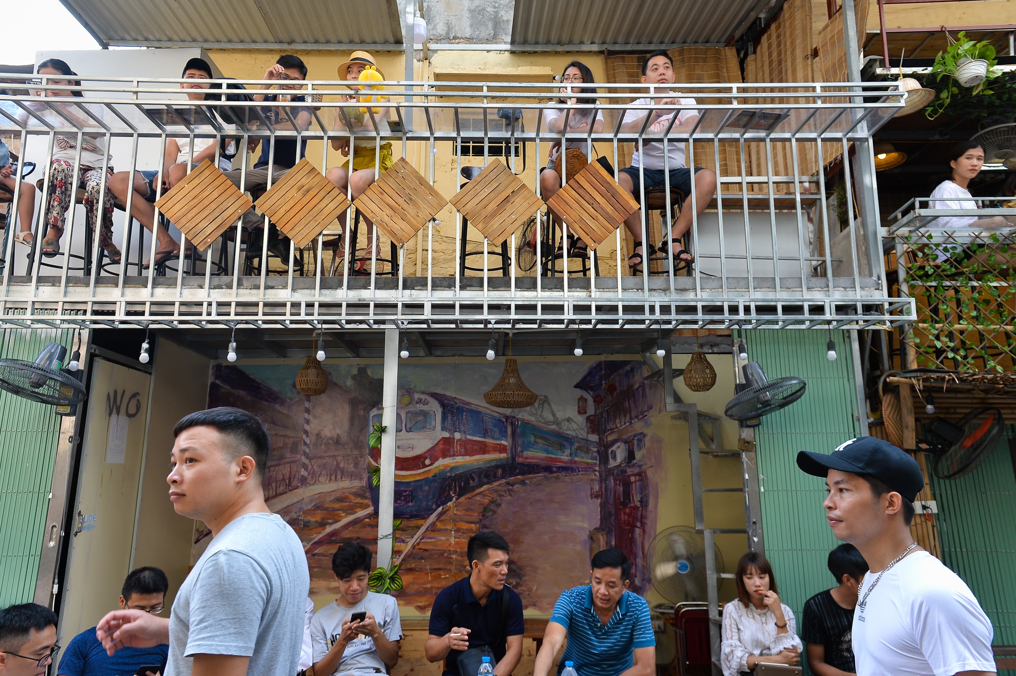 check-in pho duong tau anh 2