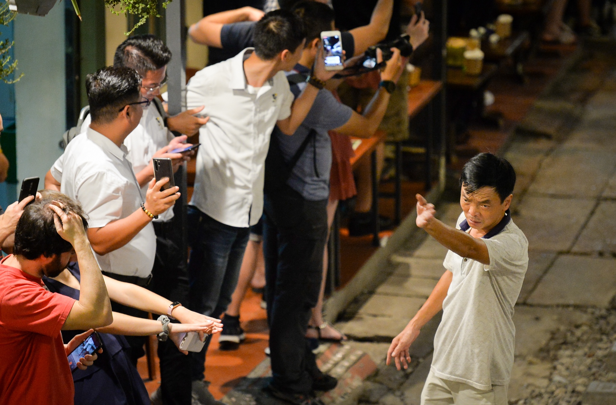 Ca phe duong tau van dong khach anh 3