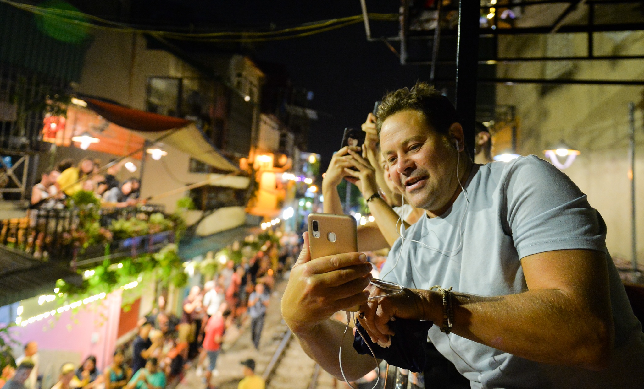 Ca phe duong tau van dong khach anh 5