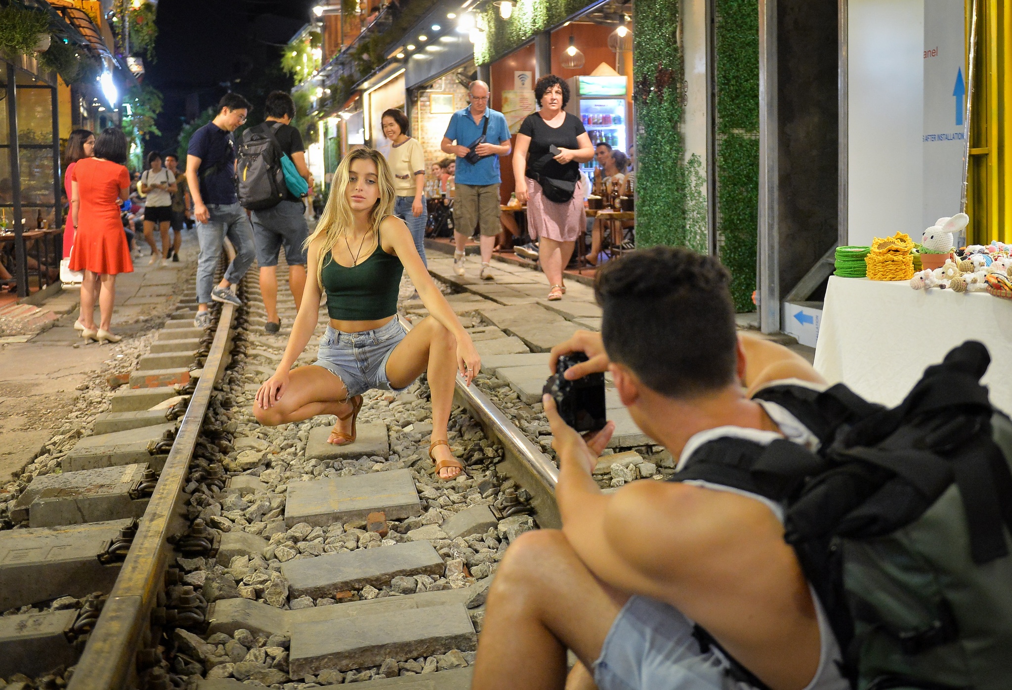 Ca phe duong tau van dong khach anh 6