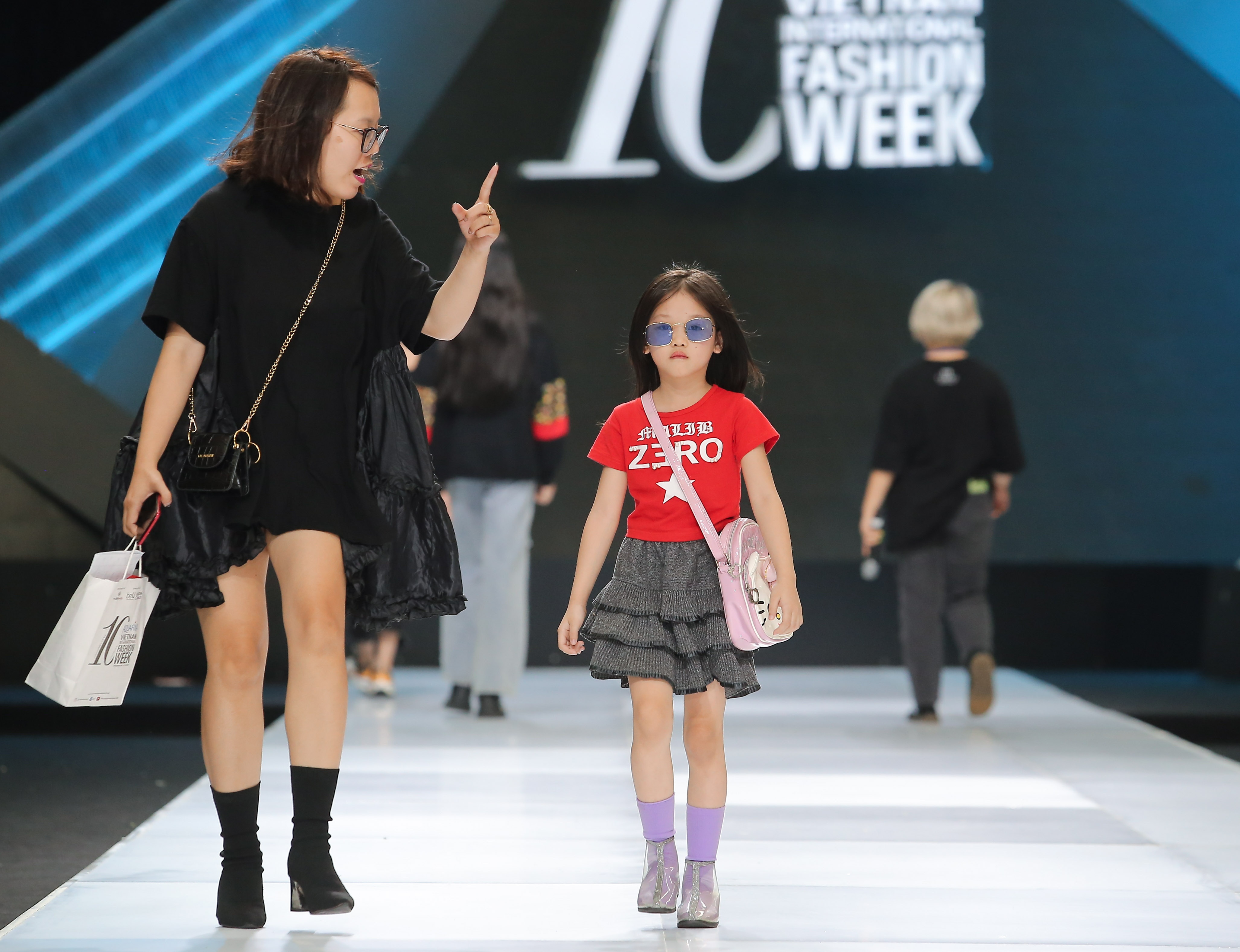 Sàn catwalk của công chúa ung thư máu ảnh 31 San catwalk cua cong chua ung thu mau anh 31