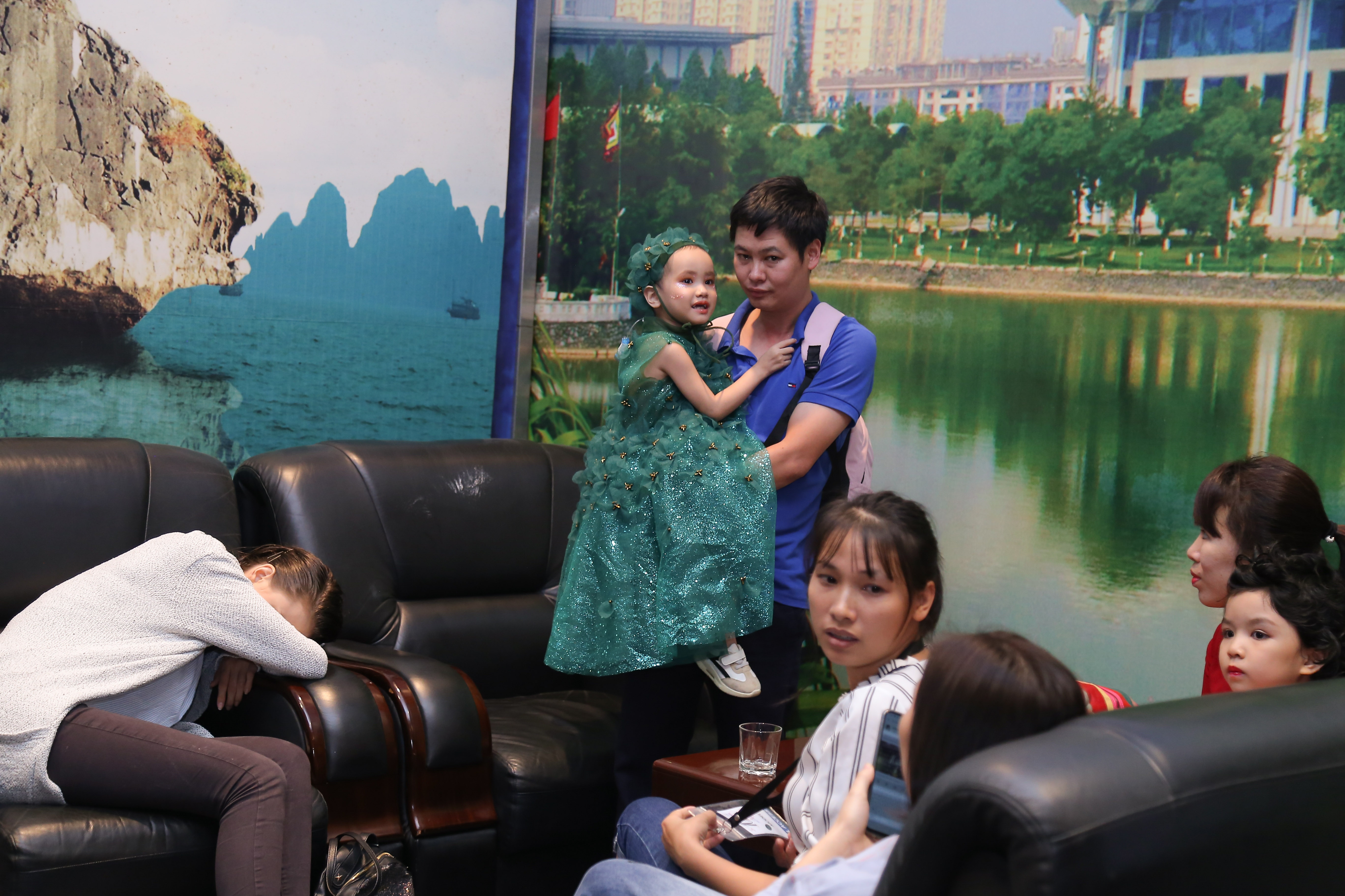 Sàn catwalk của công chúa ung thư máu ảnh 19 San catwalk cua cong chua ung thu mau anh 19