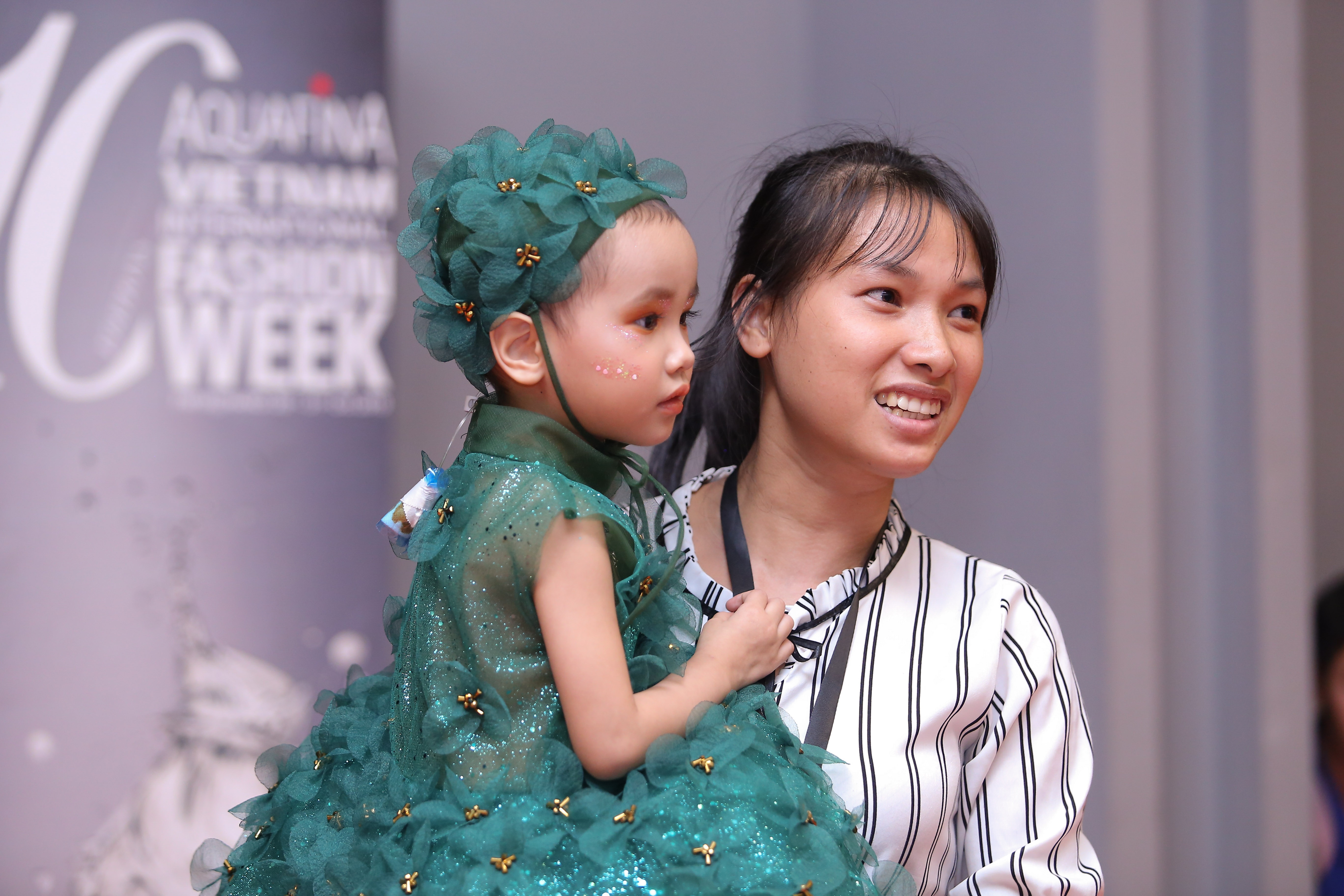 Sàn catwalk của công chúa ung thư máu ảnh 16 San catwalk cua cong chua ung thu mau anh 16