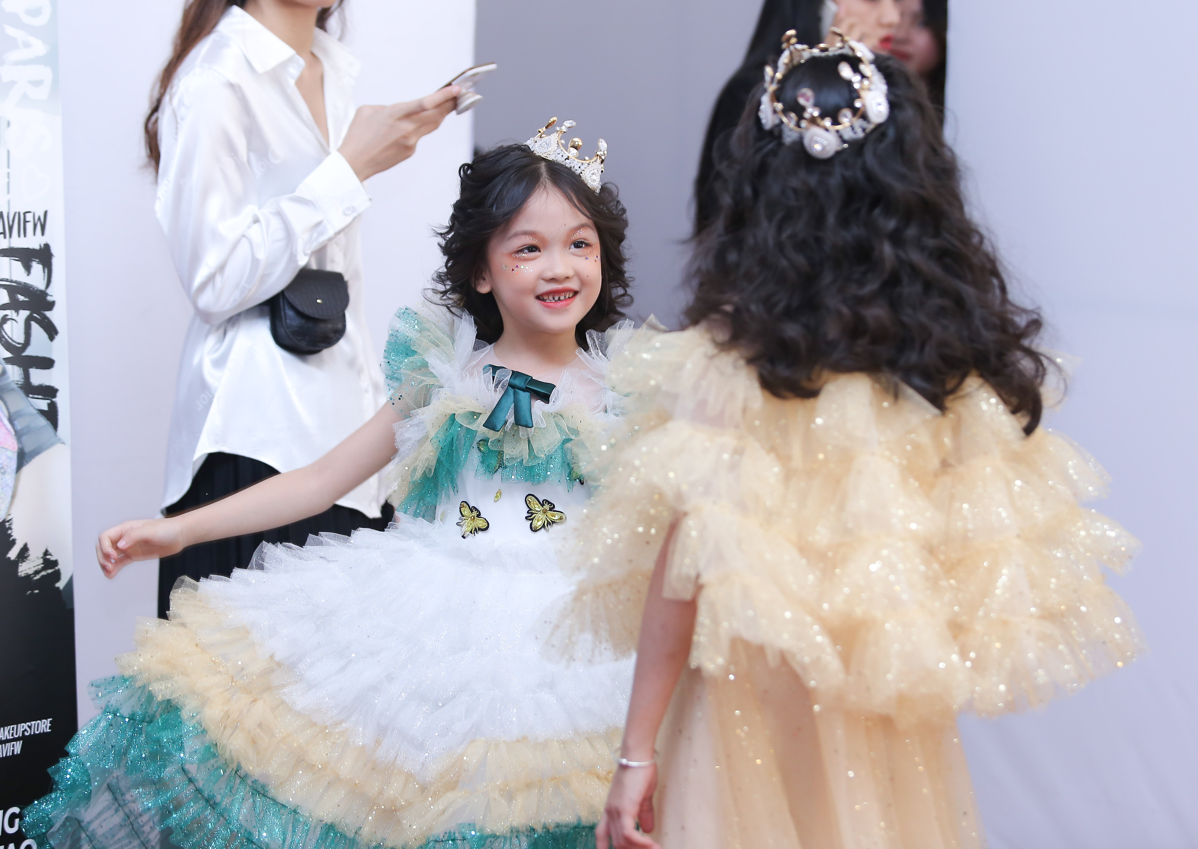 Sàn catwalk của công chúa ung thư máu ảnh 35 San catwalk cua cong chua ung thu mau anh 35